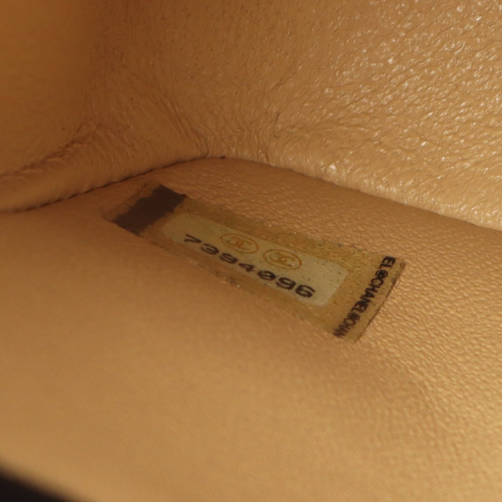 マトラッセ Wフラップ Wチェーンショルダーバッグ キャビアスキン ベージュ ゴールド金具 シャネル バッグ CHANEL