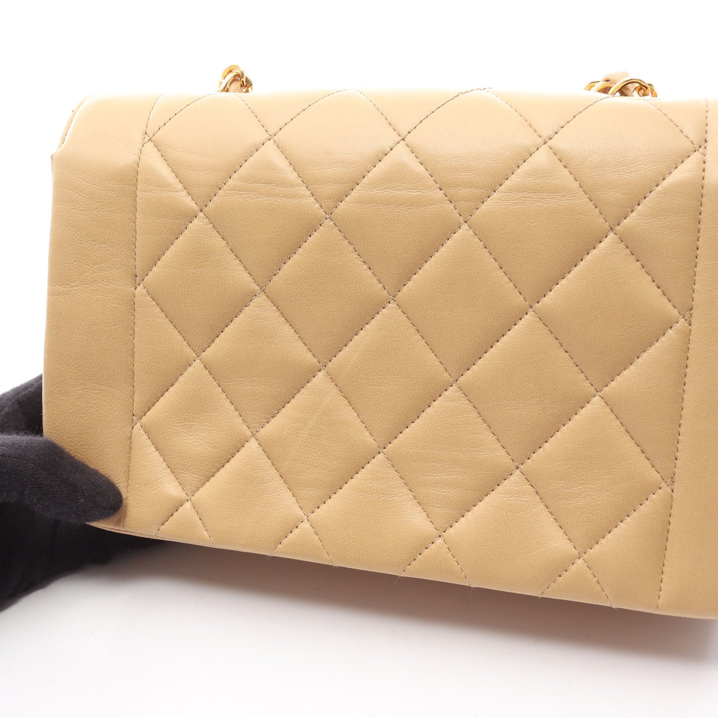 マトラッセ ダイアナフラップ チェーンショルダーバッグ ラムスキン ベージュ ゴールド金具 シャネル バッグ CHANEL
