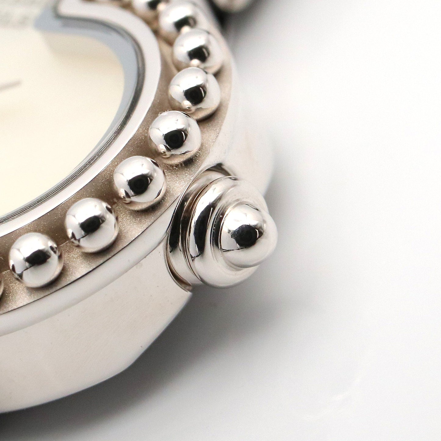 アルハンブラ スモールモデル ウォッチ レディース 腕時計 クオーツ K18WG（ホワイトゴールド） レザー ホワイト ホワイトシェル ヴァンクリーフアンドアーペル 時計 Van Cleef & Arpels