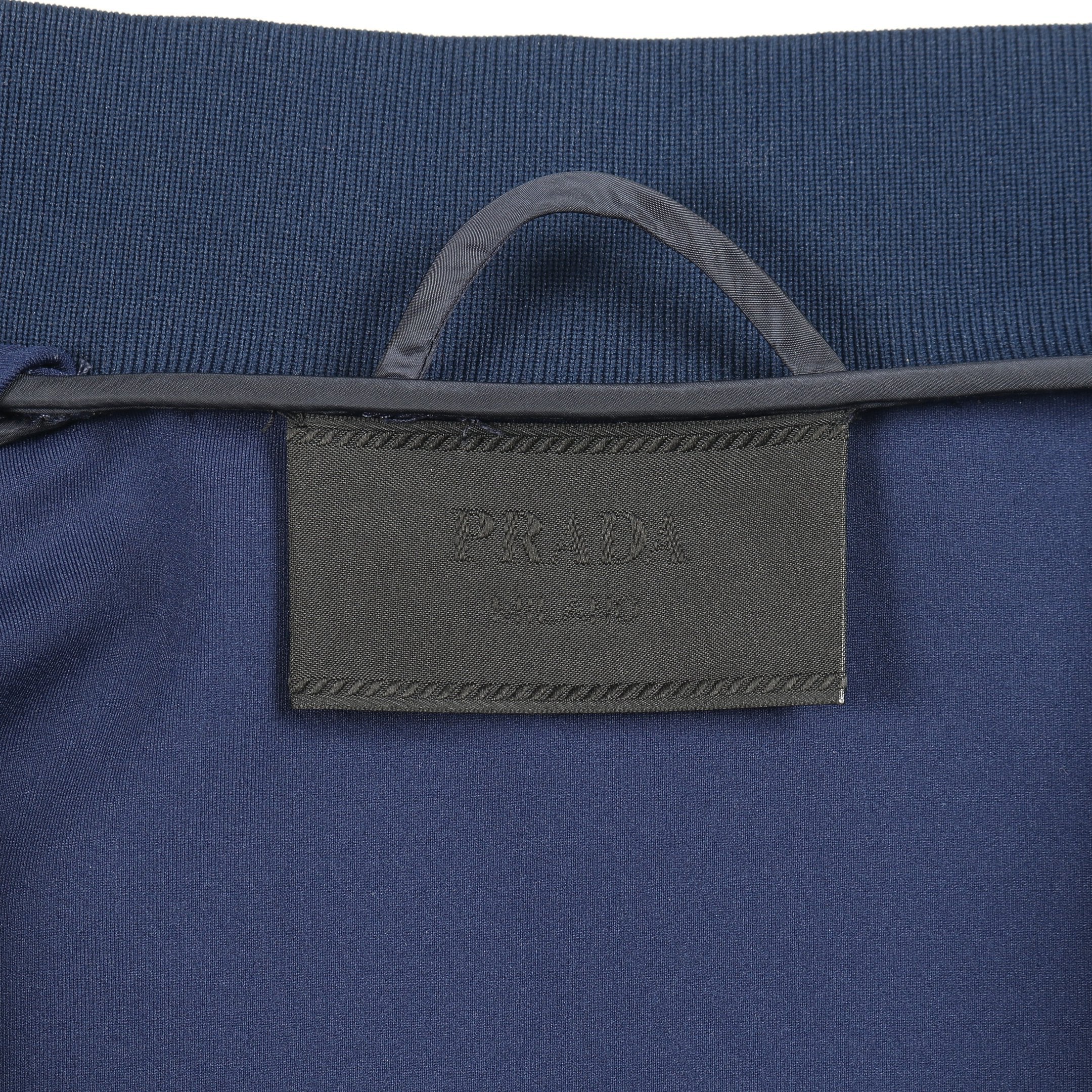 専用　ナイロン　プラダ　ブルゾン　三角プレート　ネイビー　Mサイズ PRADA】プラダ『スポーツライン 三角ロゴ トライアングルプレート
