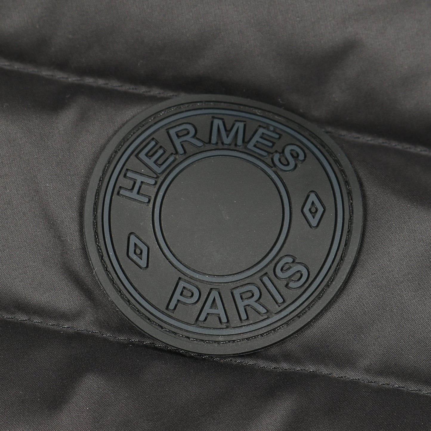 ダウンベスト ロゴワッペン ブラック エルメス アウター HERMES