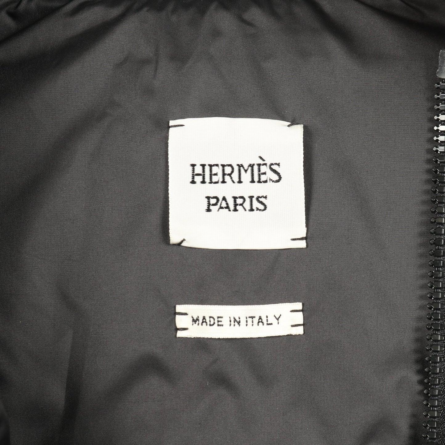 ダウンベスト ロゴワッペン ブラック エルメス アウター HERMES