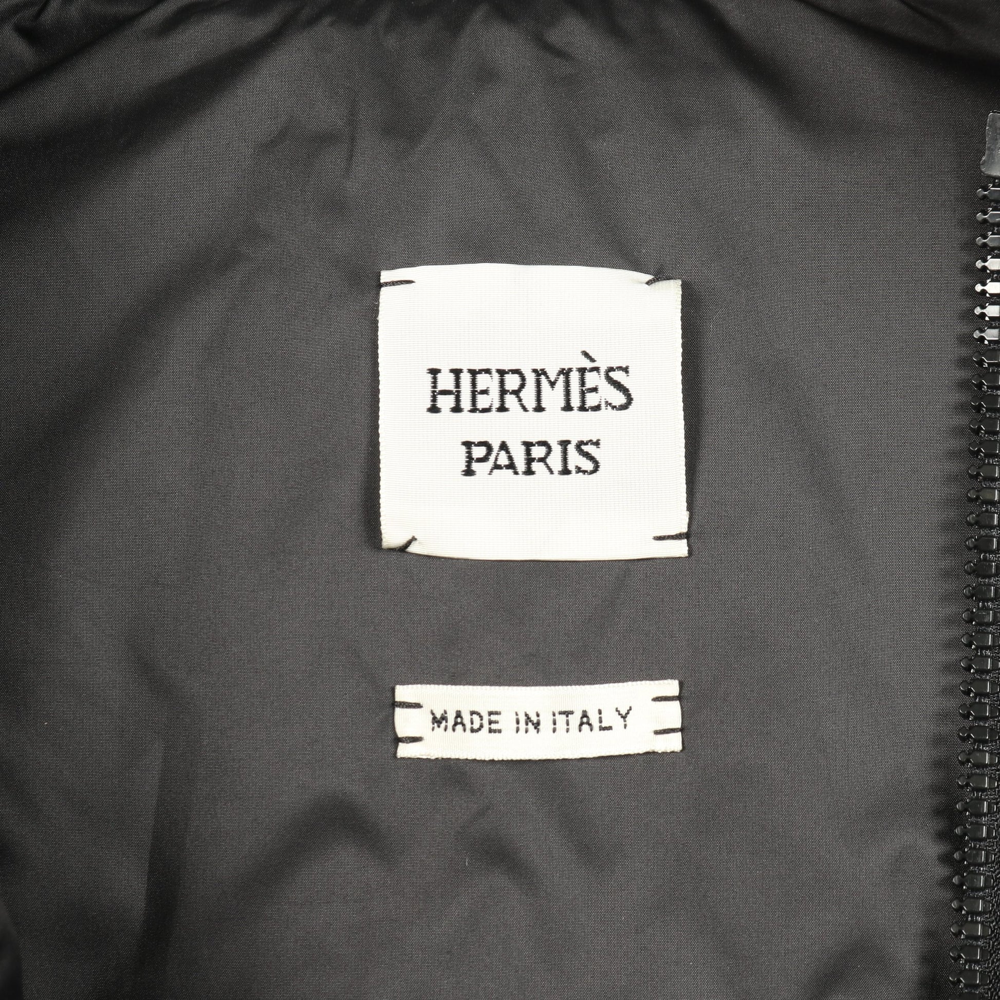 ダウンベスト ロゴワッペン ブラック エルメス アウター HERMES