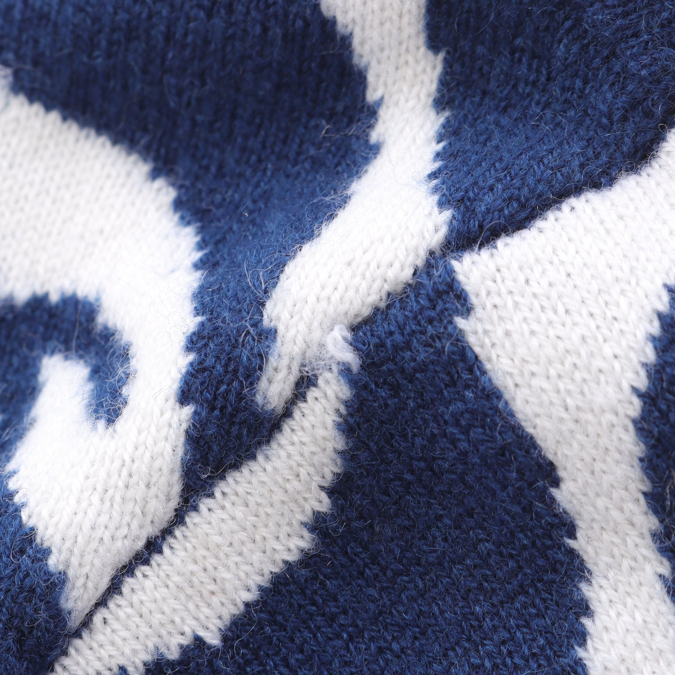 CHANELホワイト×ネイビーパーカー Chanel Monogram Patch Hooded Windbreaker – Navy & White – LUXE