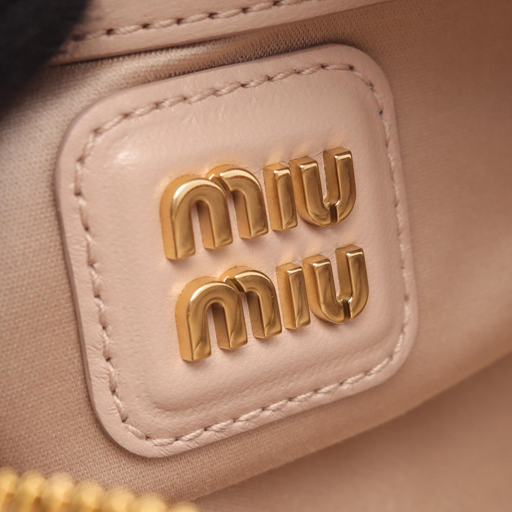 MIU MIU マテラッセ レザー ハンドバッグ ピンクベージュ ショルダー付き イタリア製【miumiu ミュウミュウ】マテラッセ ショルダー