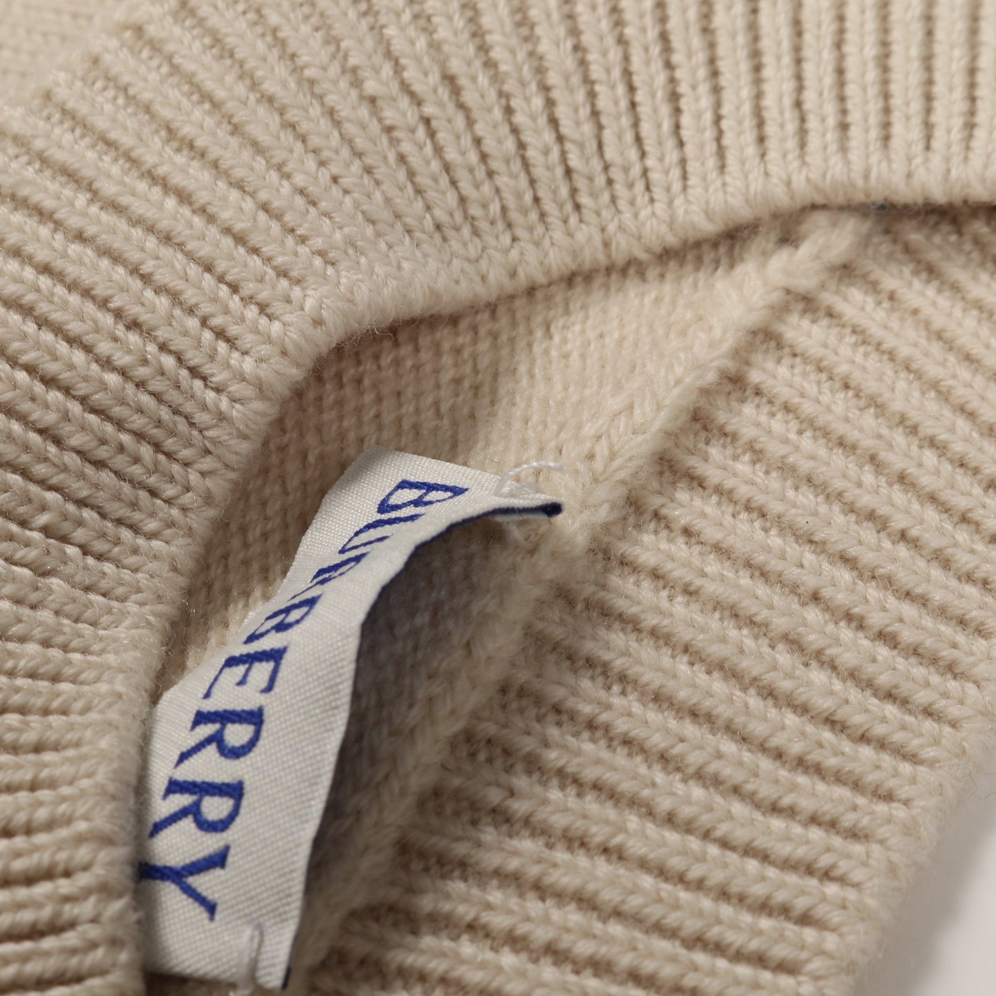 ニット クルーネック ロゴパッチ ウール アイボリー バーバリー トップス BURBERRY