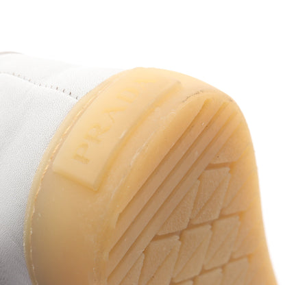 トライアングルロゴ ユーズド加工 ローカットスニーカー レザー ホワイト プラダ シューズ PRADA