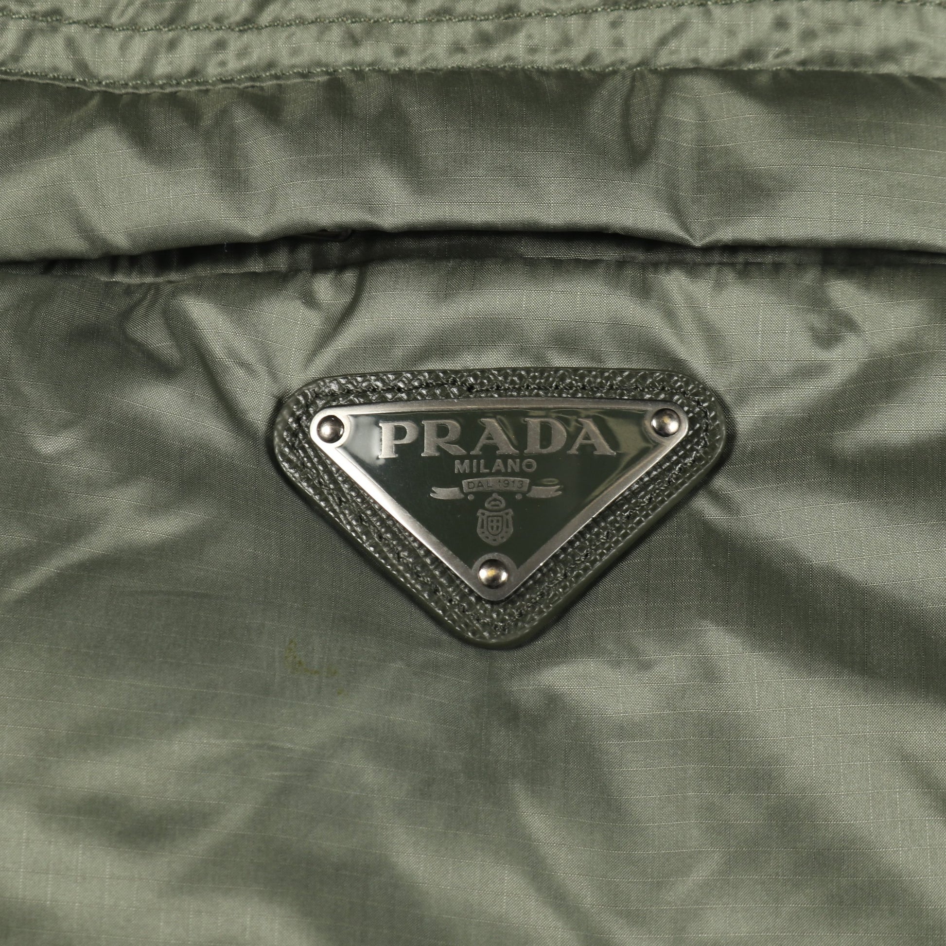 ダウンジャケット ナイロン カーキグリーン オレンジ 三角プレート プラダ アウター PRADA