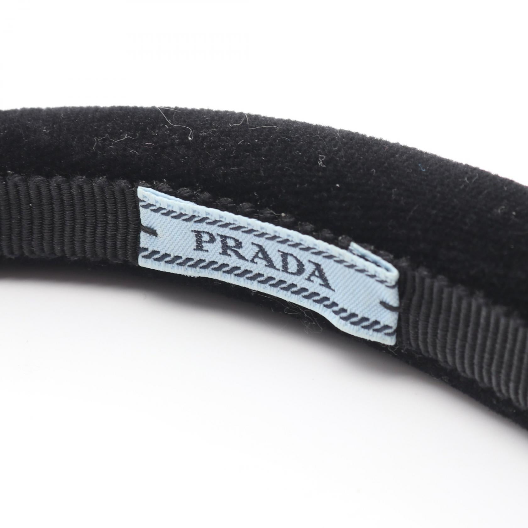 【 付属品完品 】 プラダ　カチューシャ　三角ロゴプレート　水色　正規品 三角ロゴプレート カチューシャ ベロア ブラック プラダ – RECLO