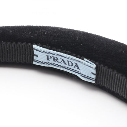 三角ロゴプレート カチューシャ ベロア ブラック プラダ アクセサリー PRADA