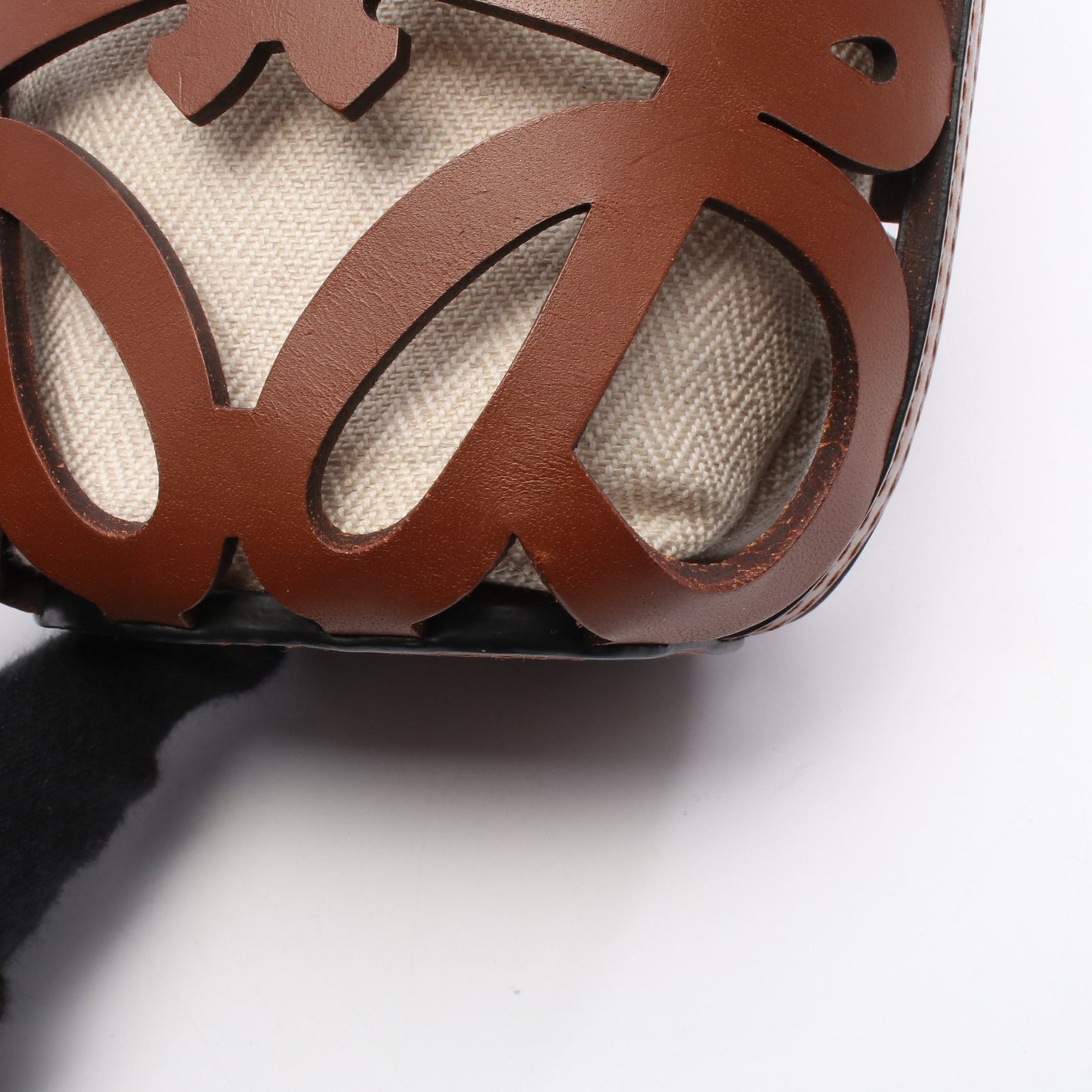 アナグラムカットアウト ポケット ショルダーバッグ レザー キャンバス ブラウン ベージュ ロエベ バッグ LOEWE