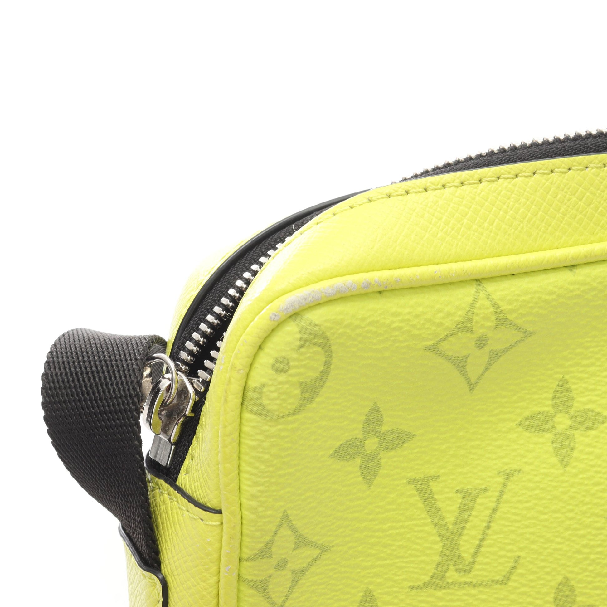 アウトドア メッセンジャー PM タイガラマ ジョーヌ ショルダーバッグ PVC レザー イエロー ルイヴィトン バッグ LOUIS VUITTON