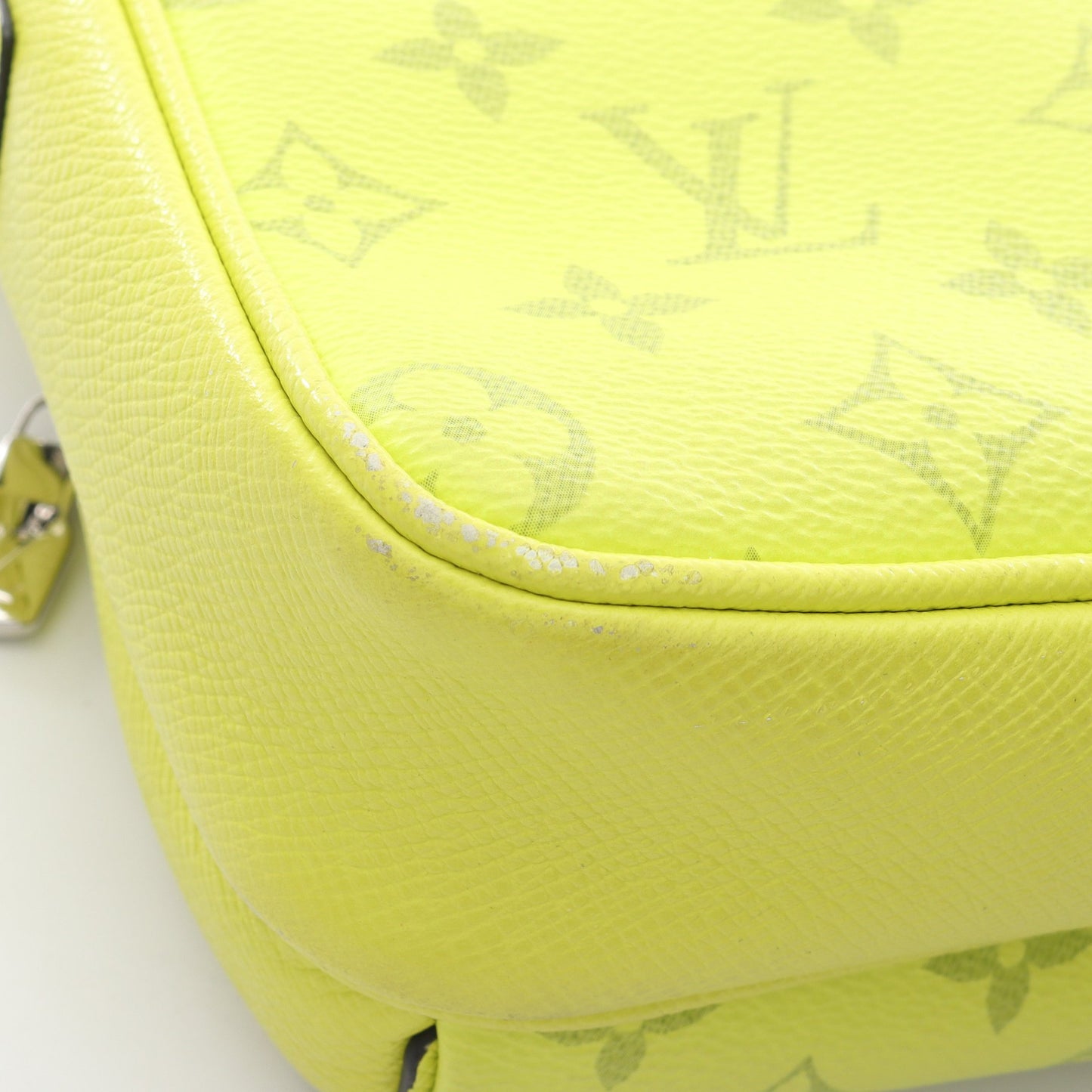 アウトドア メッセンジャー PM タイガラマ ジョーヌ ショルダーバッグ PVC レザー イエロー ルイヴィトン バッグ LOUIS VUITTON