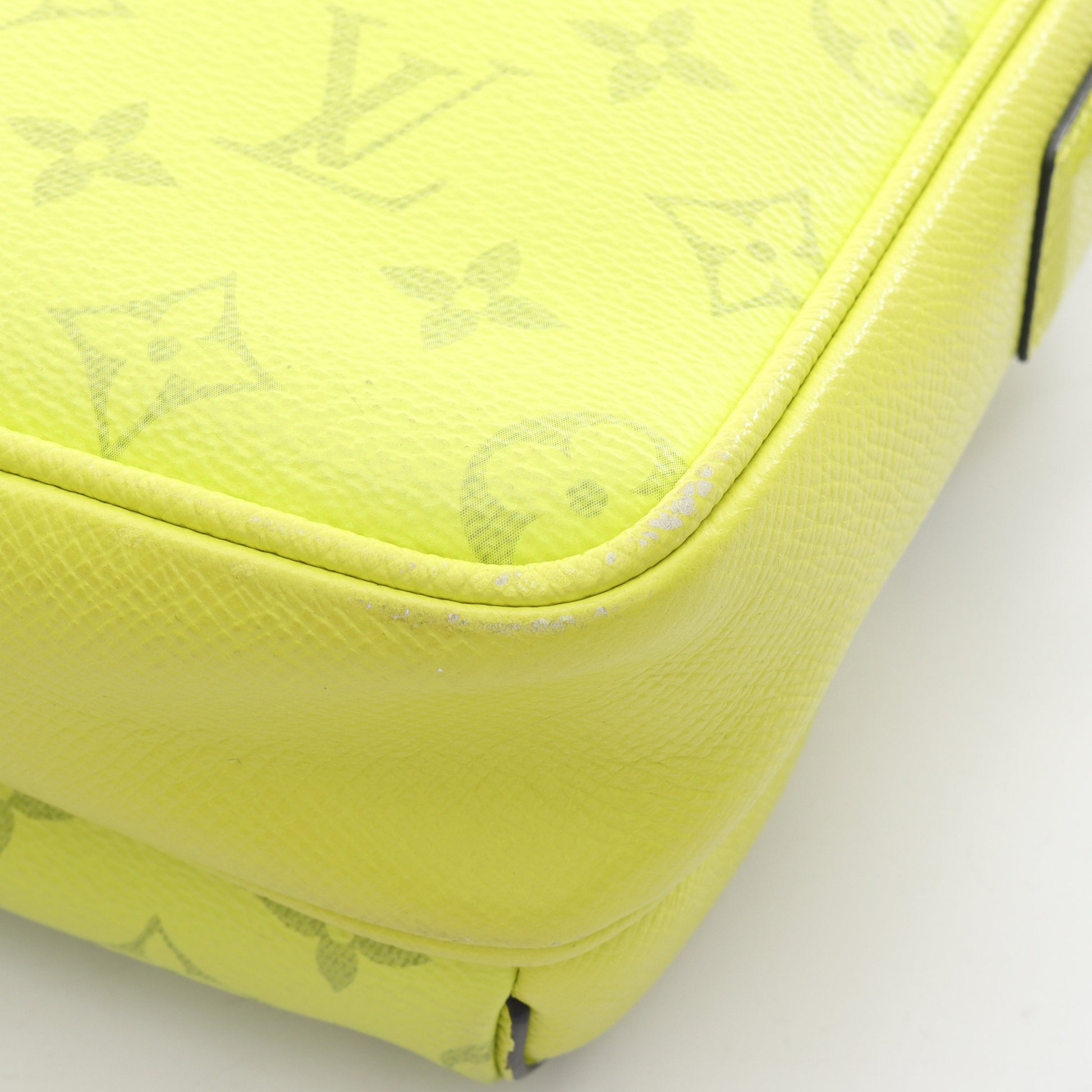 アウトドア メッセンジャー PM タイガラマ ジョーヌ ショルダーバッグ PVC レザー イエロー ルイヴィトン バッグ LOUIS VUITTON