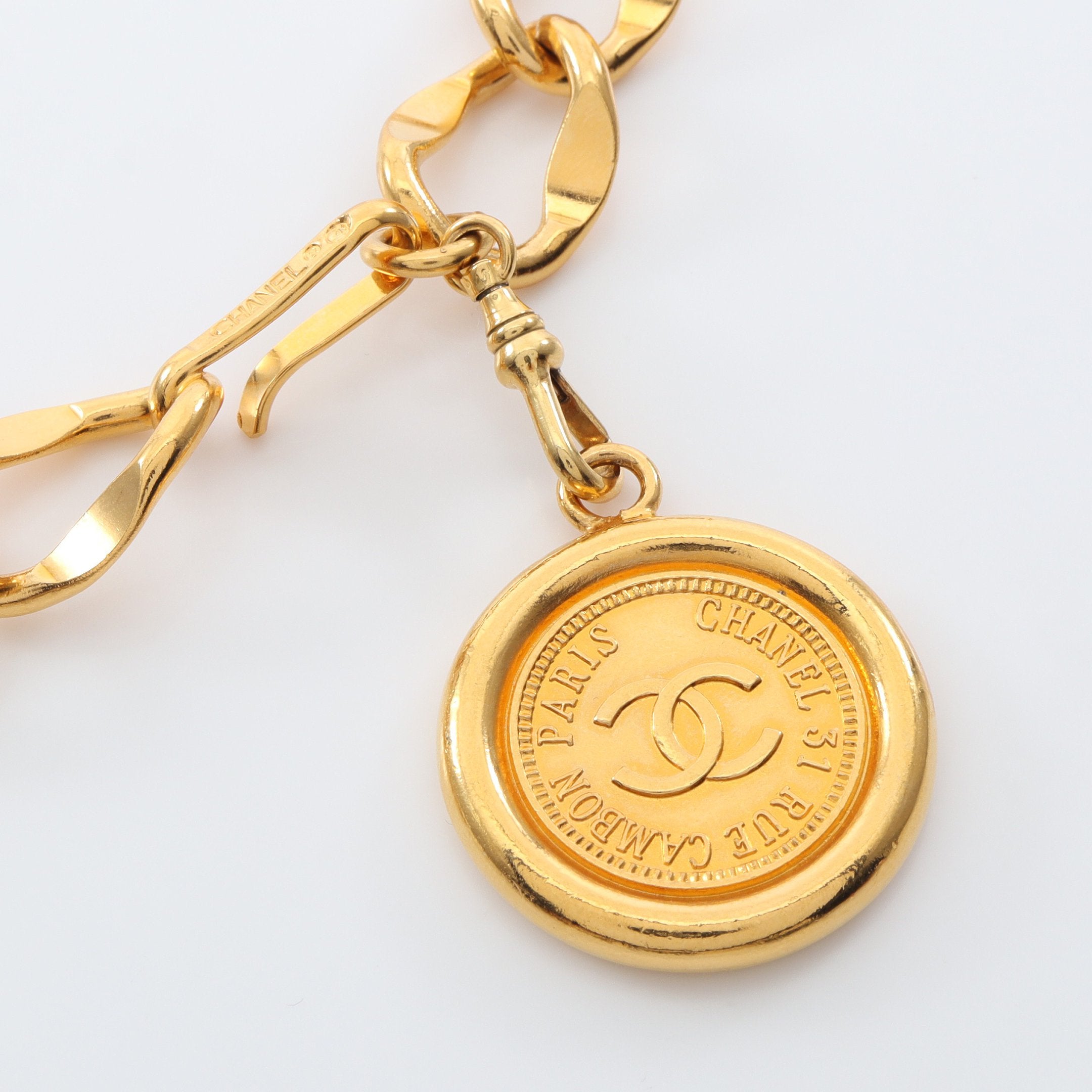 CHANEL⭐︎シャネル⭐︎チェーンベルト⭐︎ココマーク⭐︎ゴールド⭐︎ ココマーク チェーン ベルト ロゴプレート GP ゴールド シャネル – RECLO