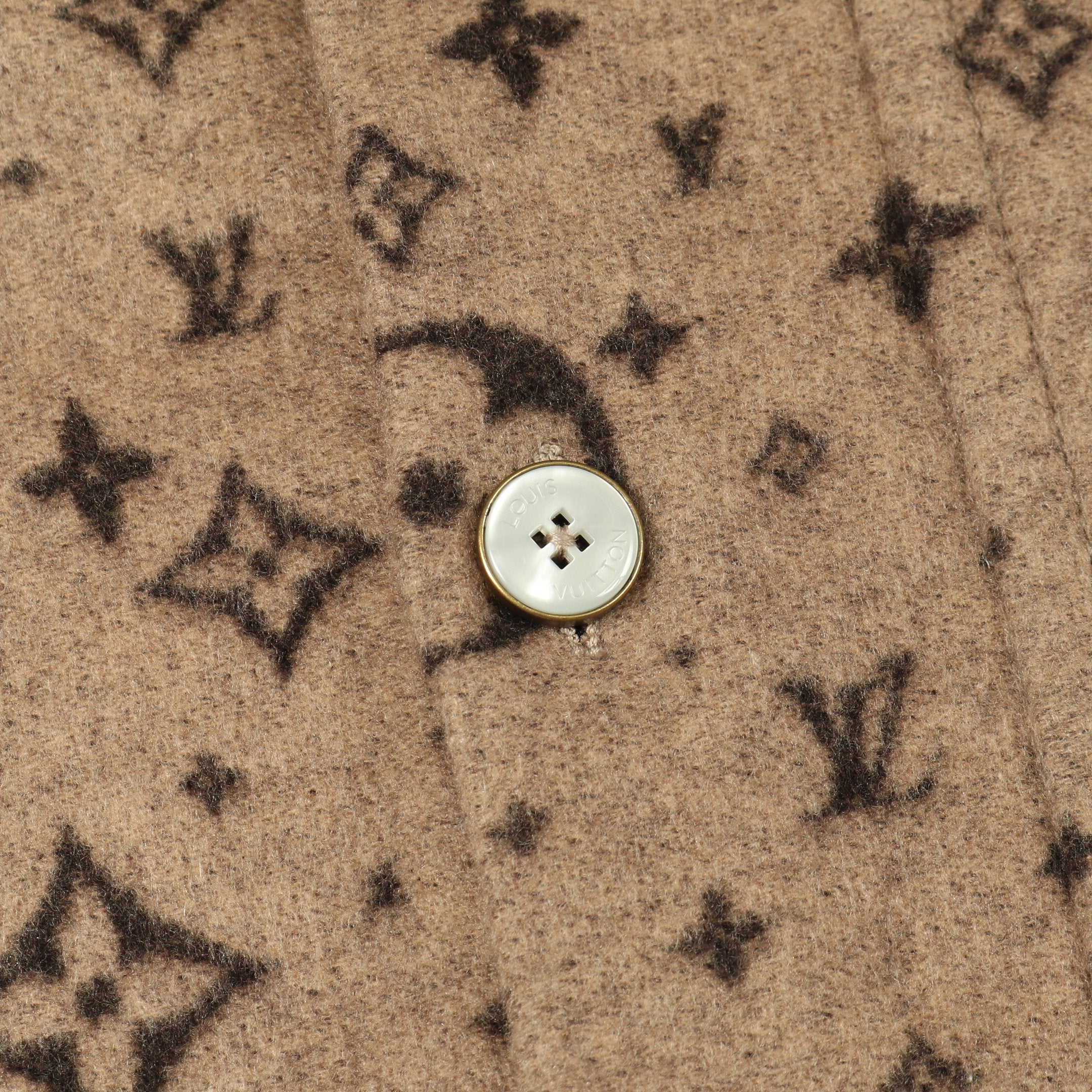 コンタLOUIS VUITTONベージュ ボタン付きジャケット ベージュ系 Louis Vuitton(ルイヴィトン) アウター・ジャケット(メンズ