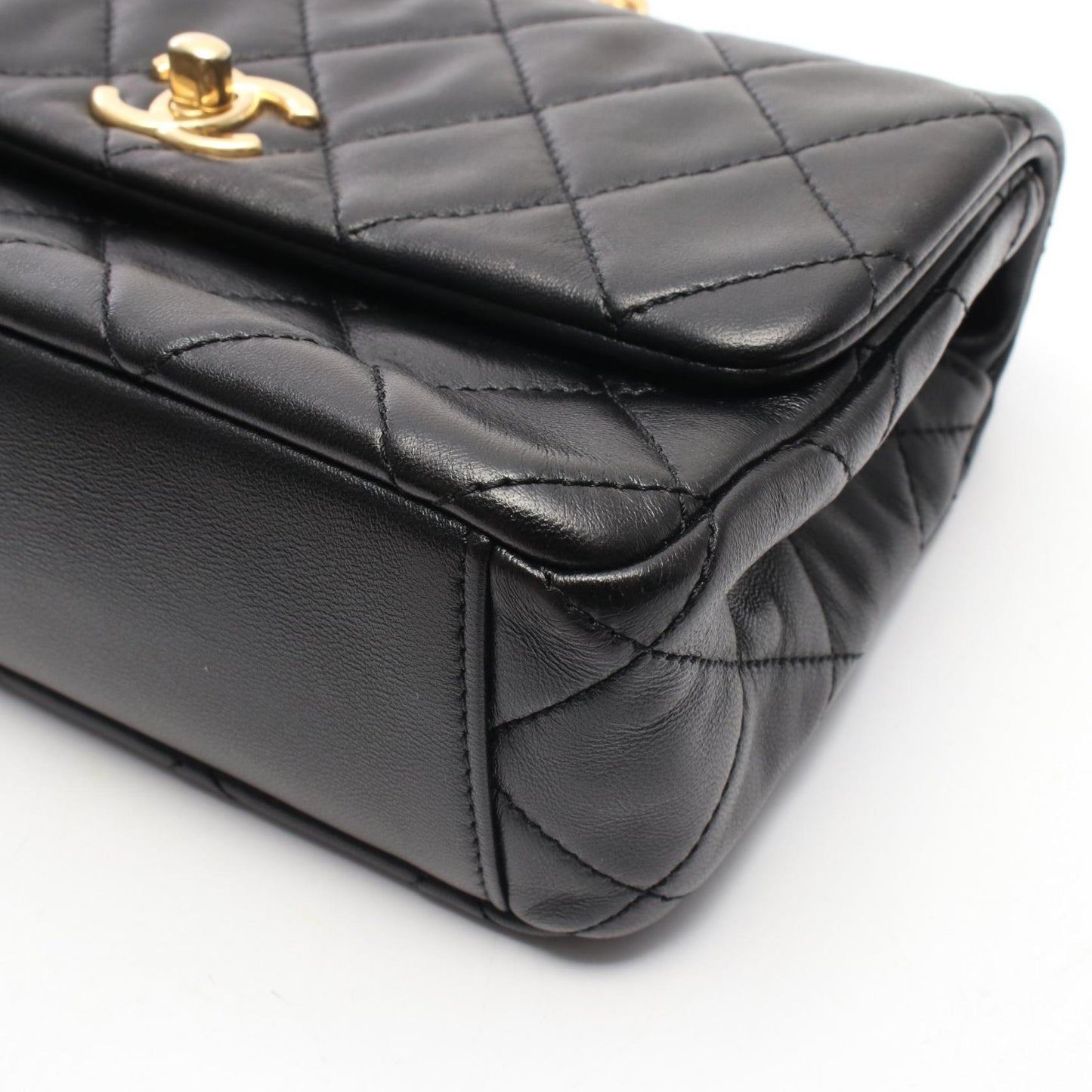 マトラッセ チェーンショルダーバッグ ラムスキン ブラック ゴールド金具 シャネル バッグ CHANEL