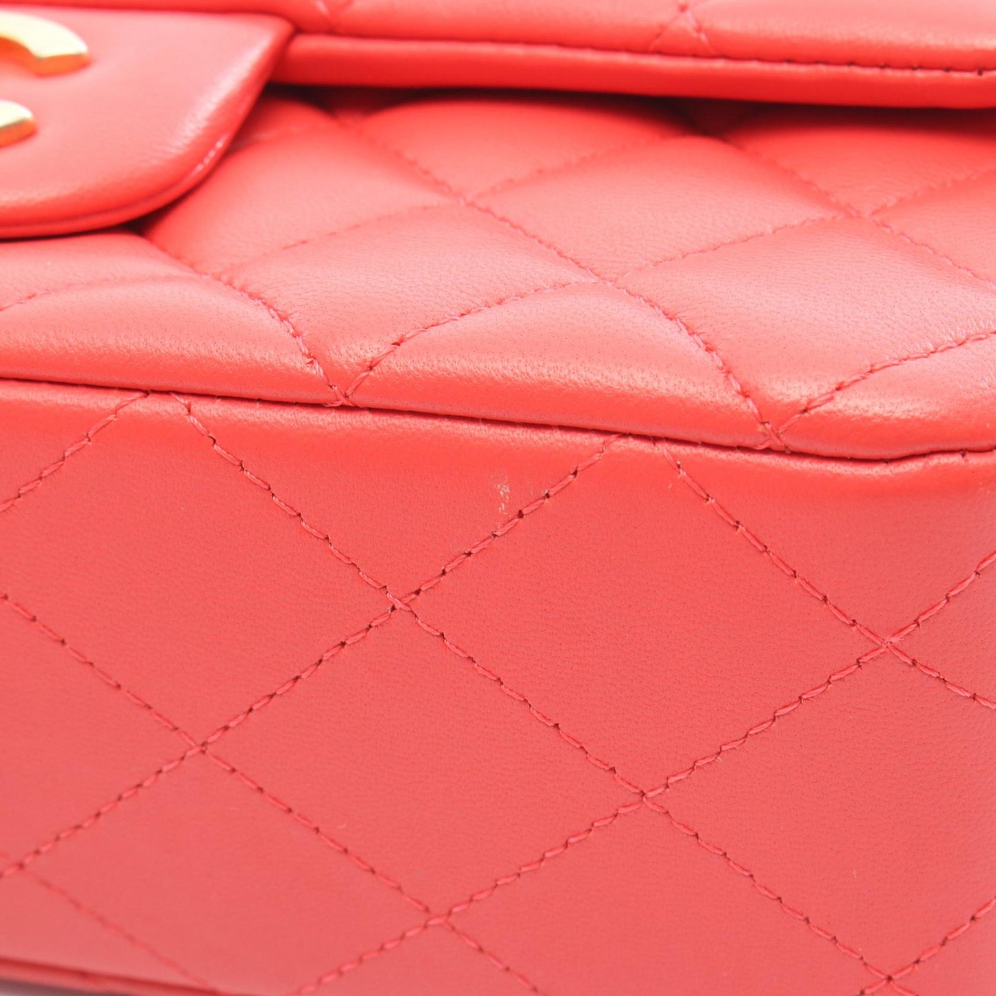 ミニマトラッセ20 チェーンショルダーバッグ レザー ピンクレッド ゴールド金具 シャネル バッグ CHANEL
