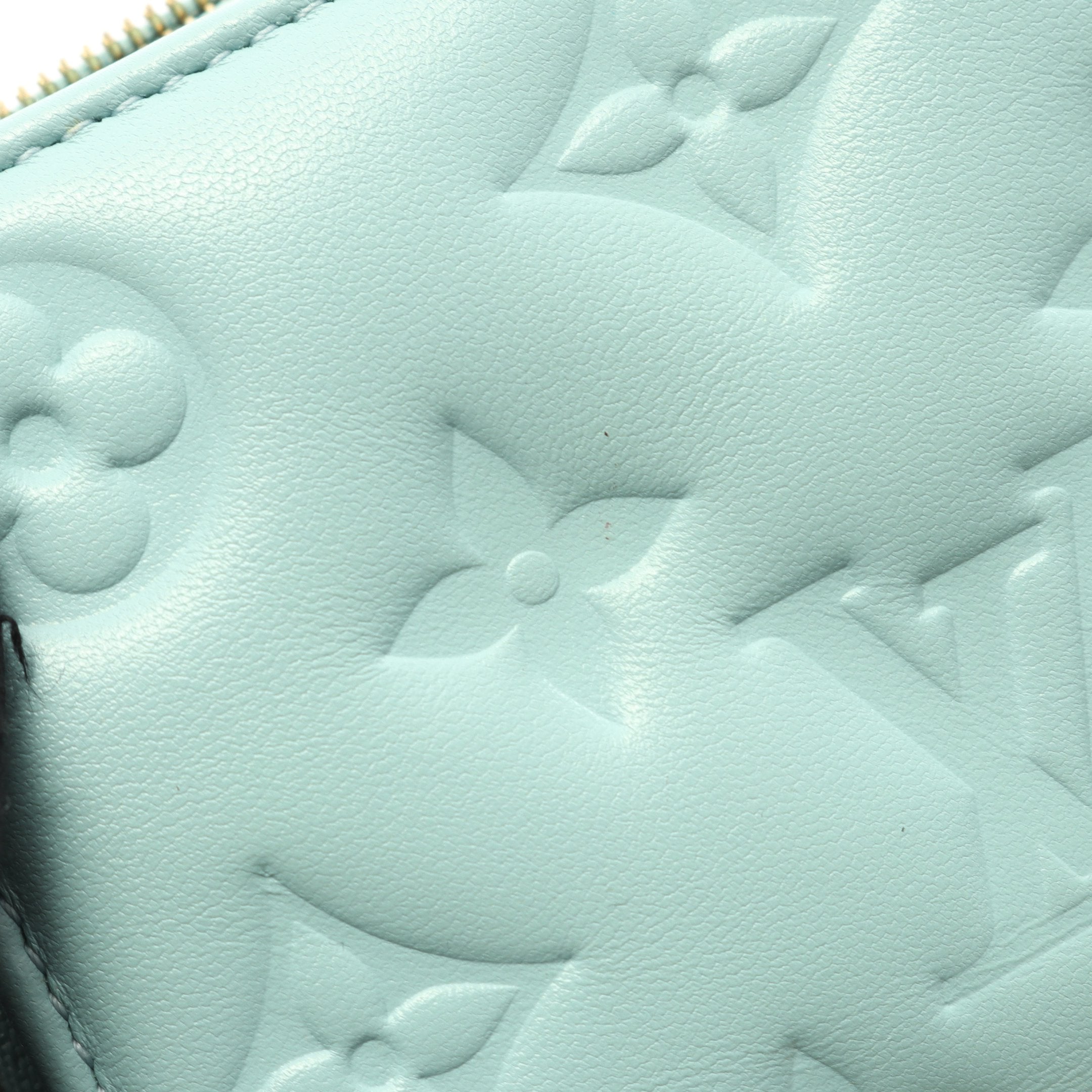 ポルトフォイユ ルー モノグラムエンボス 二つ折り財布 レザー