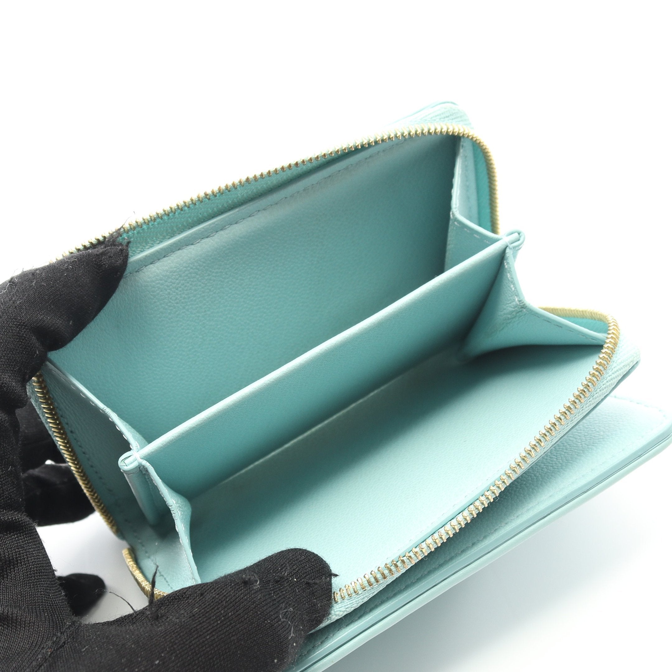 ポルトフォイユ ルー モノグラムエンボス 二つ折り財布 レザー