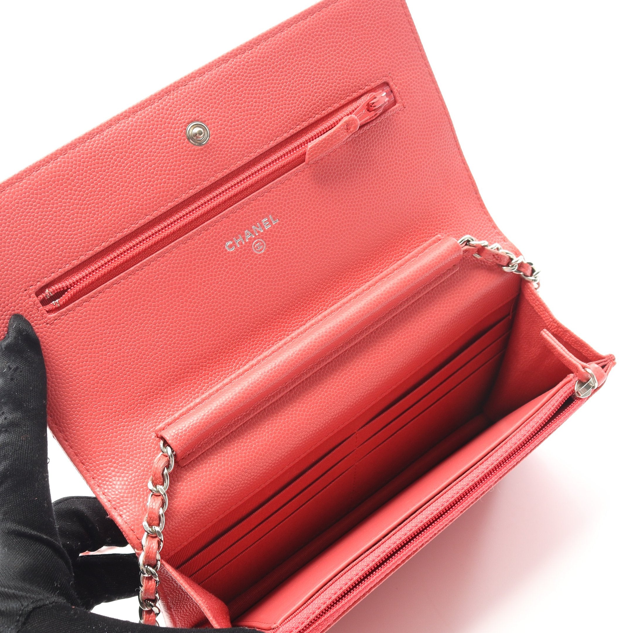 マトラッセ チェーンウォレット キャビアスキン コーラルピンク