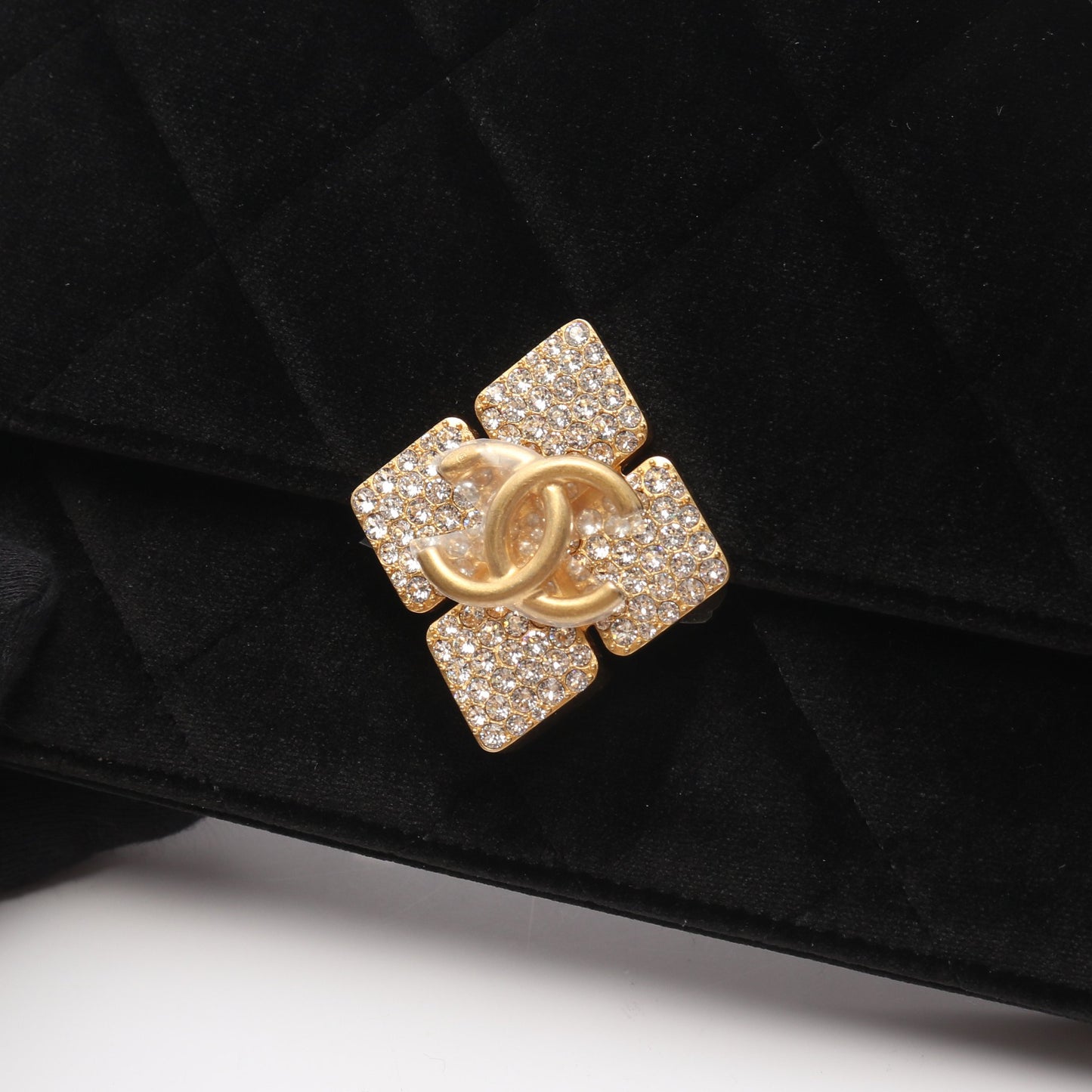 マトラッセ チェーンショルダーバッグ ベロア ブラック ゴールド金具 ラインストーン シャネル バッグ CHANEL