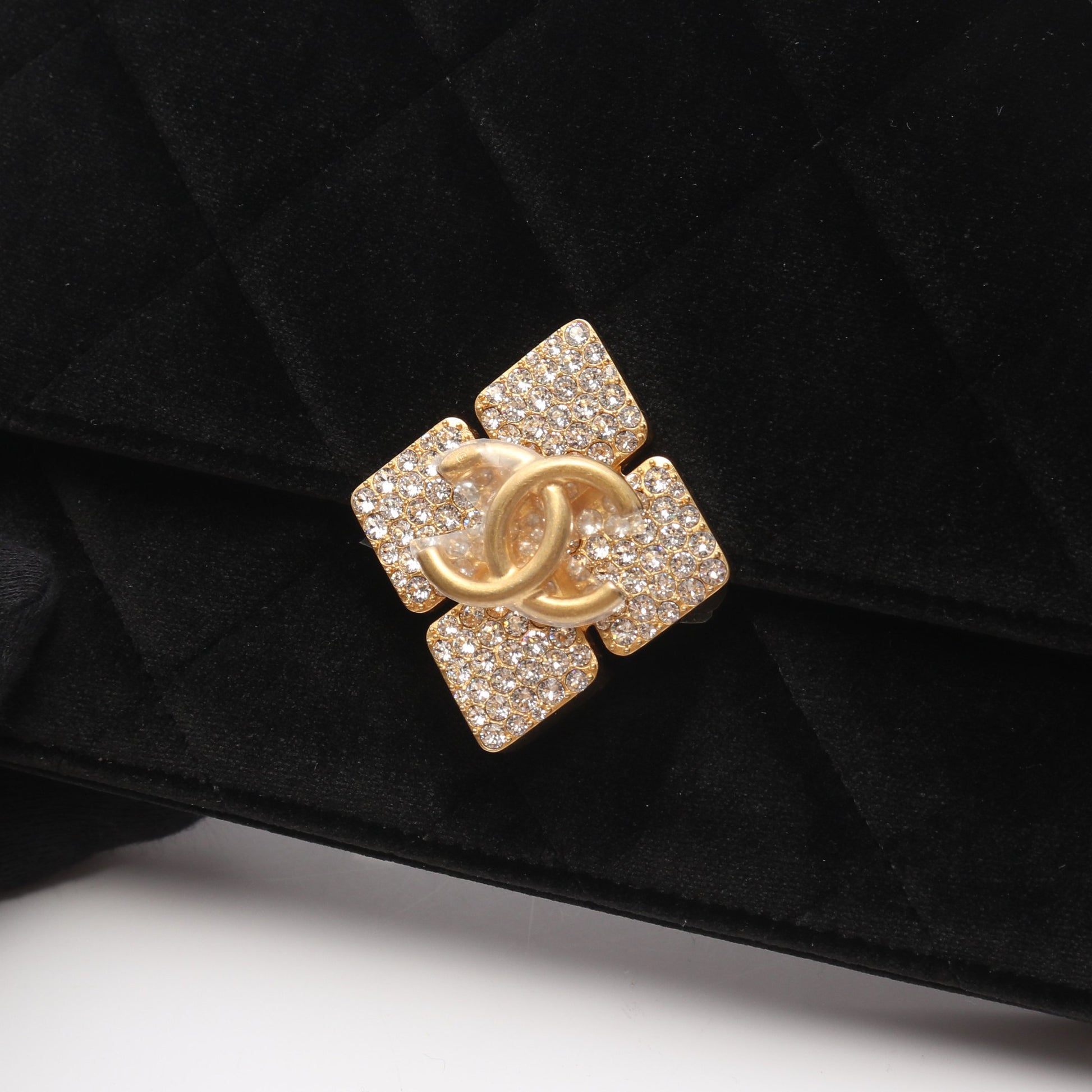 マトラッセ チェーンショルダーバッグ ベロア ブラック ゴールド金具 ラインストーン シャネル バッグ CHANEL