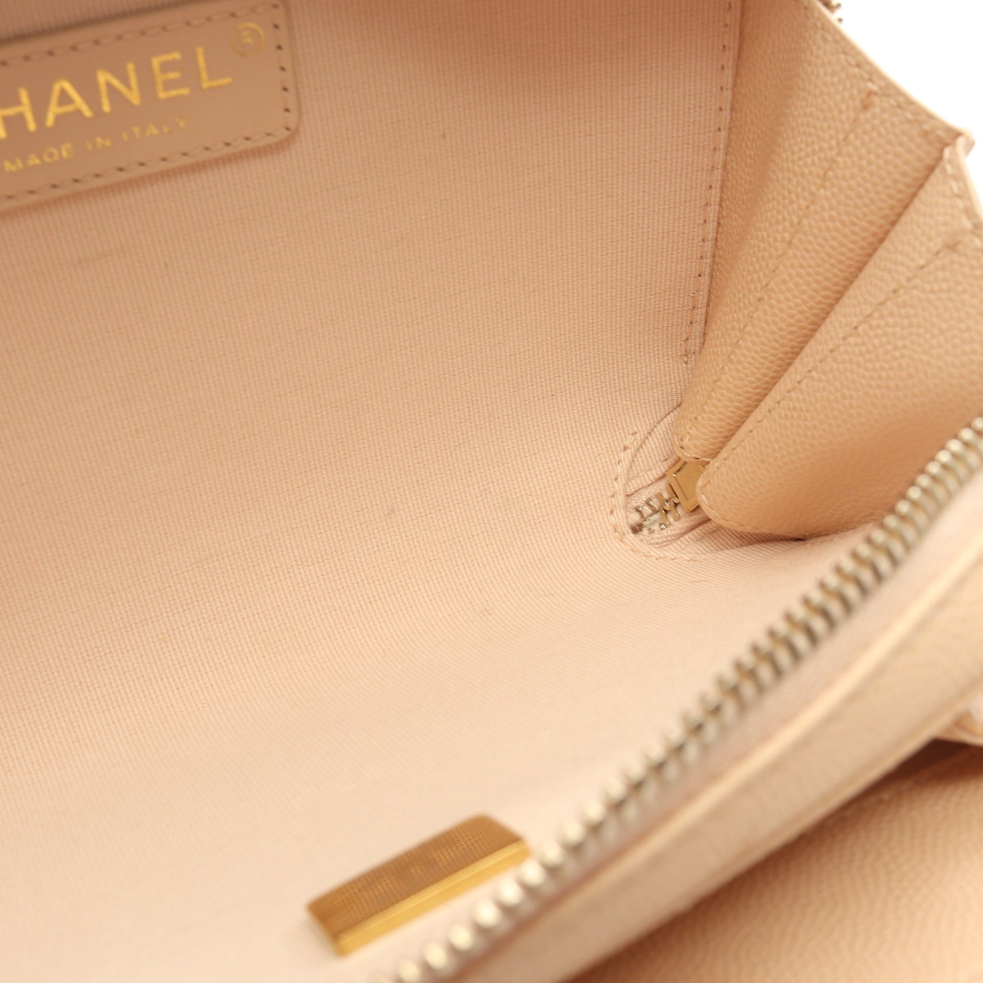 マトラッセ ミニフラップ チェーンショルダーバッグ キャビアスキン ベージュ ゴールド金具 シャネル バッグ CHANEL