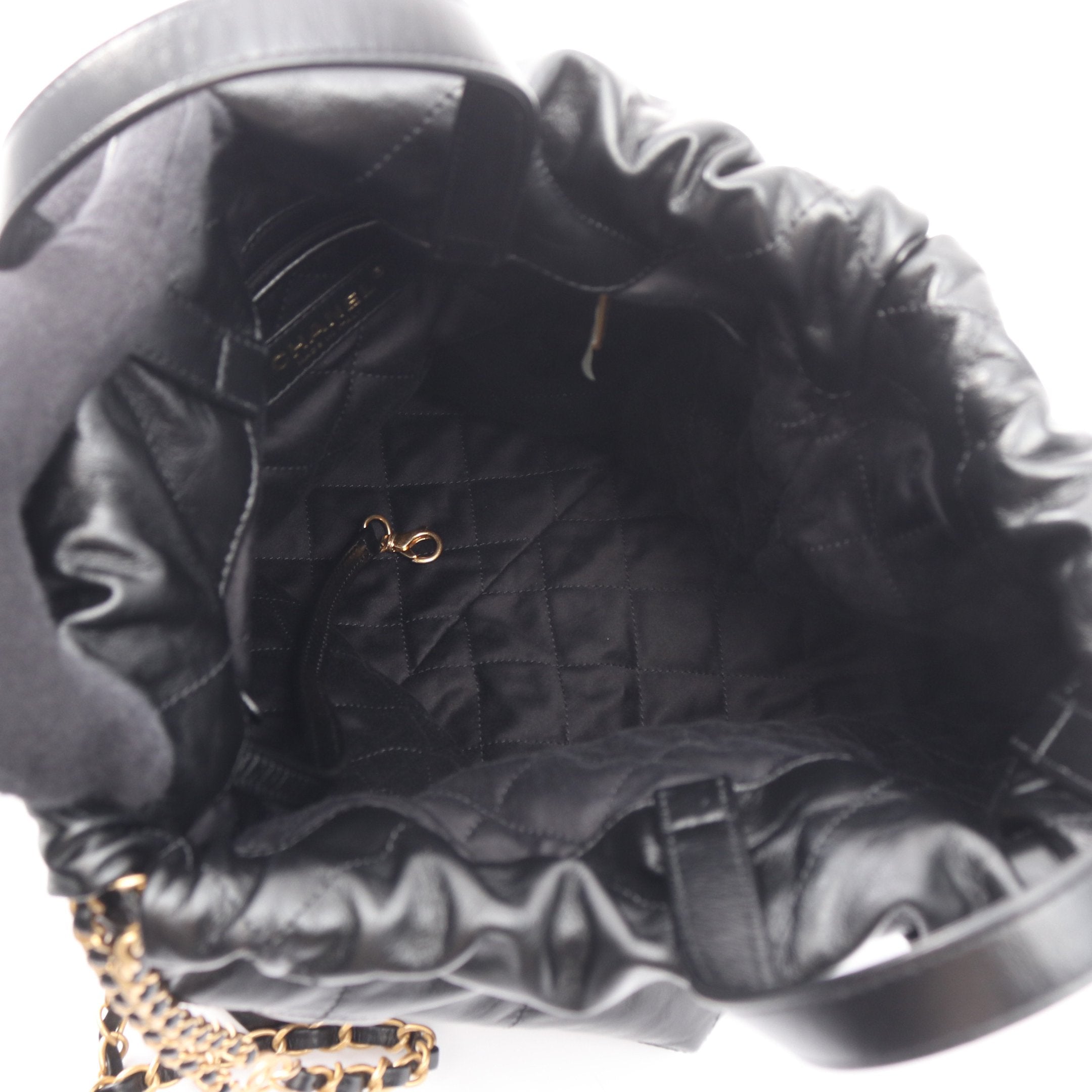 シャネル 22 ラージ バックパック リュックサック レザー ブラック