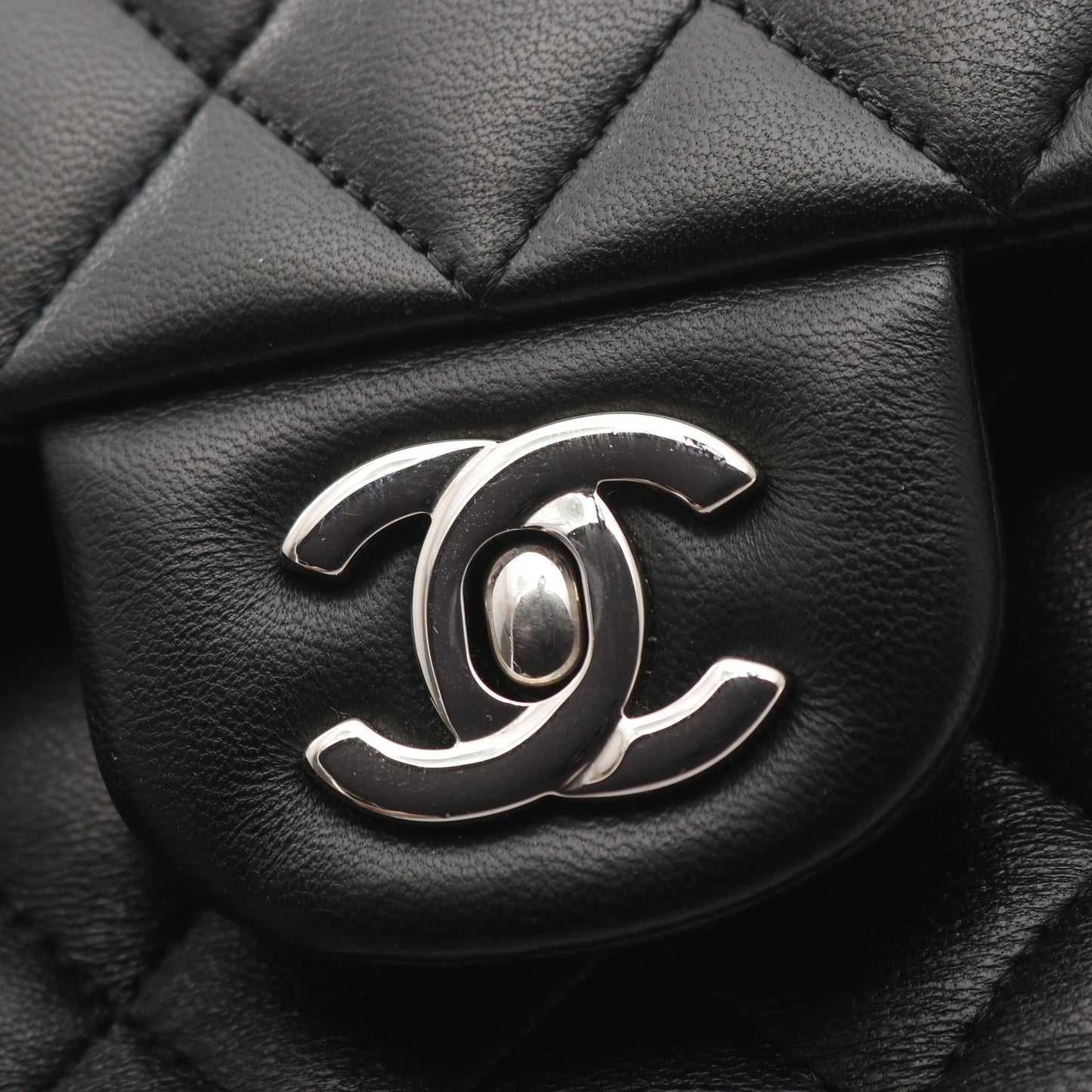 マトラッセ Wフラップ Wチェーンショルダーバッグ キャビアスキン ブラック シルバー金具 シャネル バッグ CHANEL