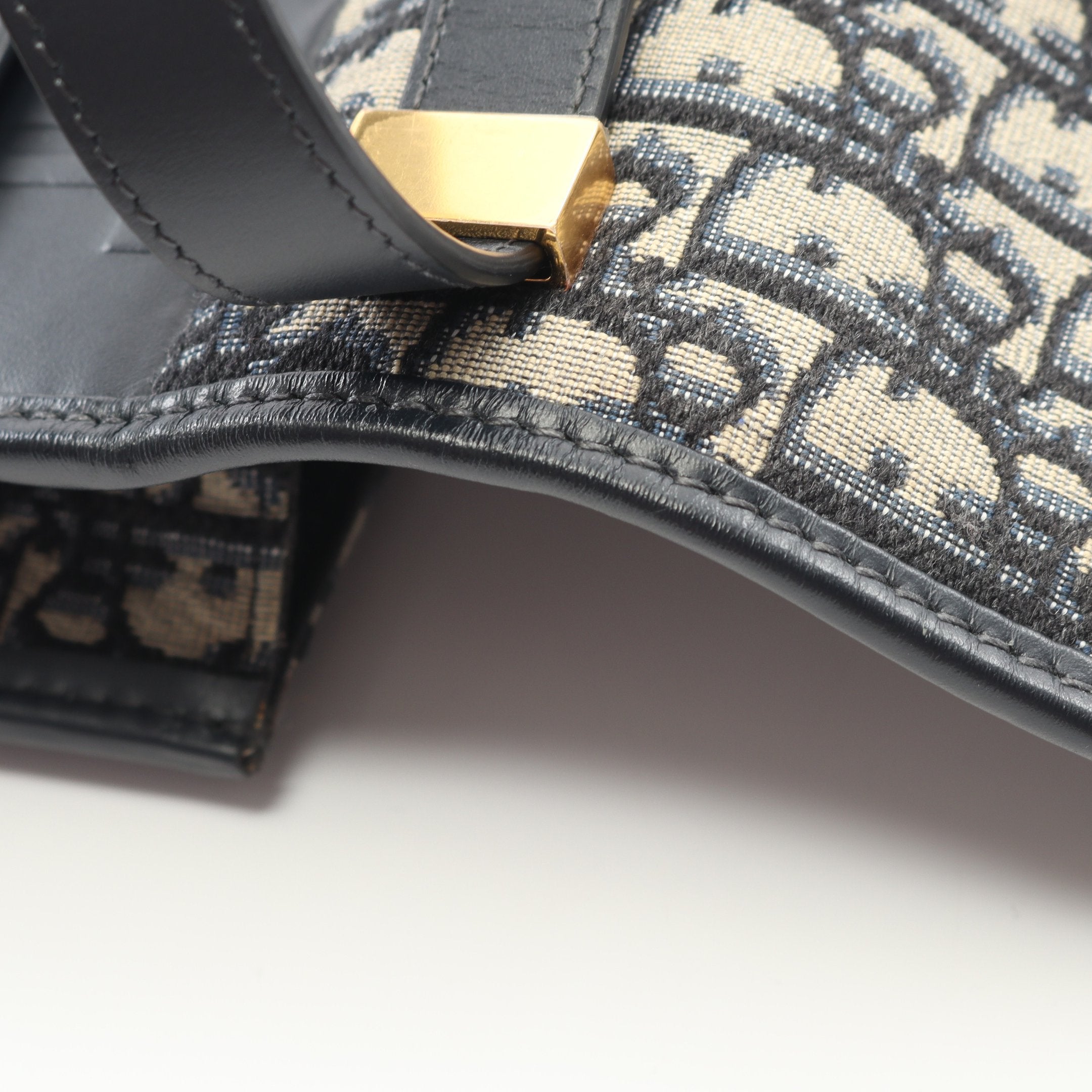 30 MONTAIGNE モンテーニュ オブリーク ジャカード チェーンショルダー