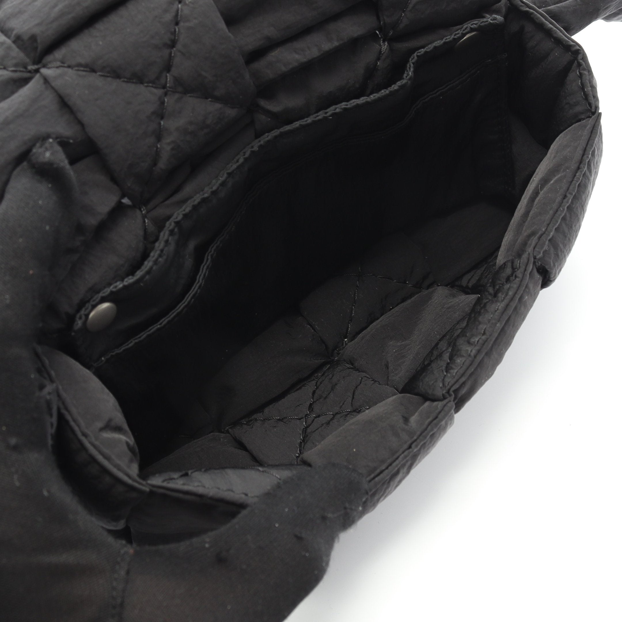 新品未使用 ボッテガヴェネタ パデッドテックカセット ボディバッグ ブラック 黒 BOTTEGA VENETA（ボッテガ・ヴェネタ） ショルダーバッグ パデッド