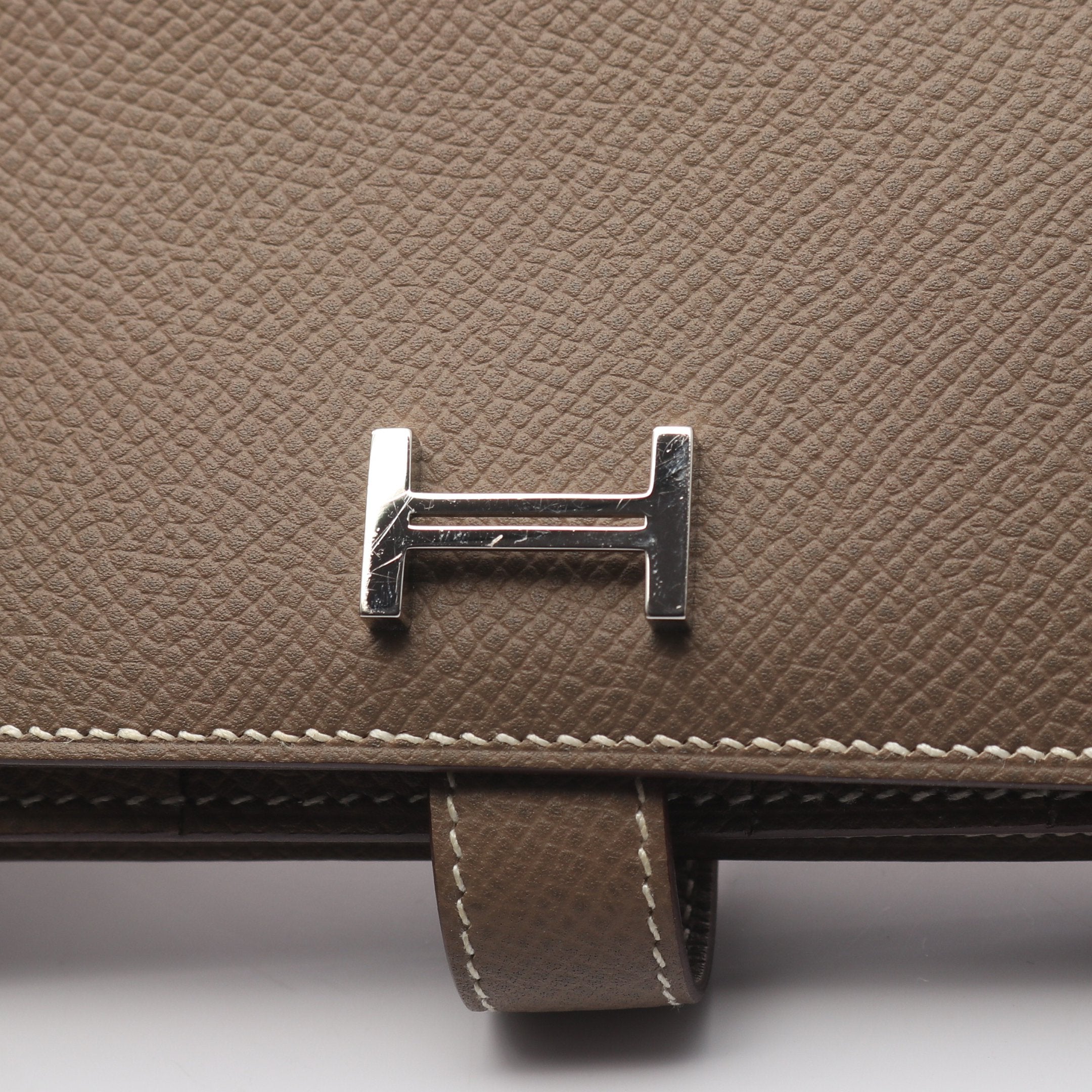 ベアンスフレ エトゥープ 二つ折り長財布 ヴォーエプソン グレー