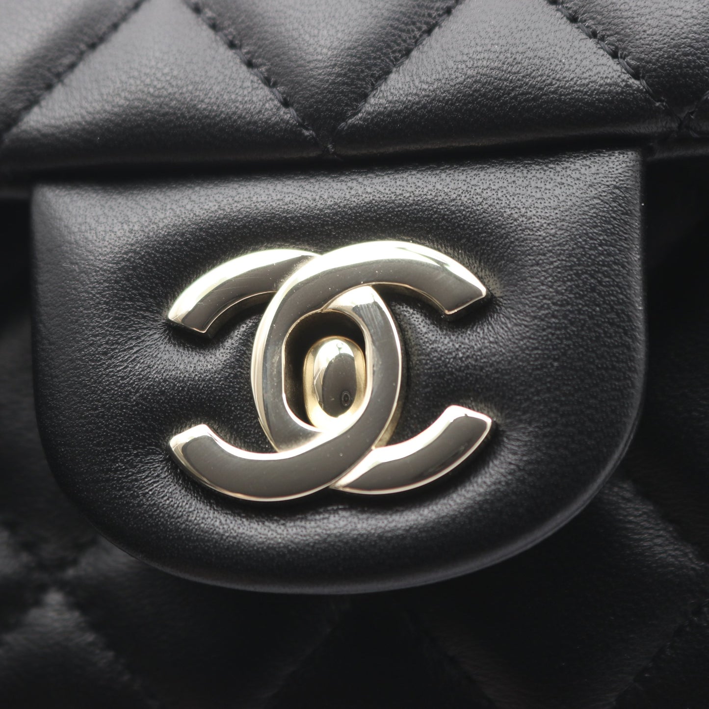 ミニマトラッセ20 チェーンショルダーバッグ ラムスキン ブラック シルバー金具 シャネル バッグ CHANEL