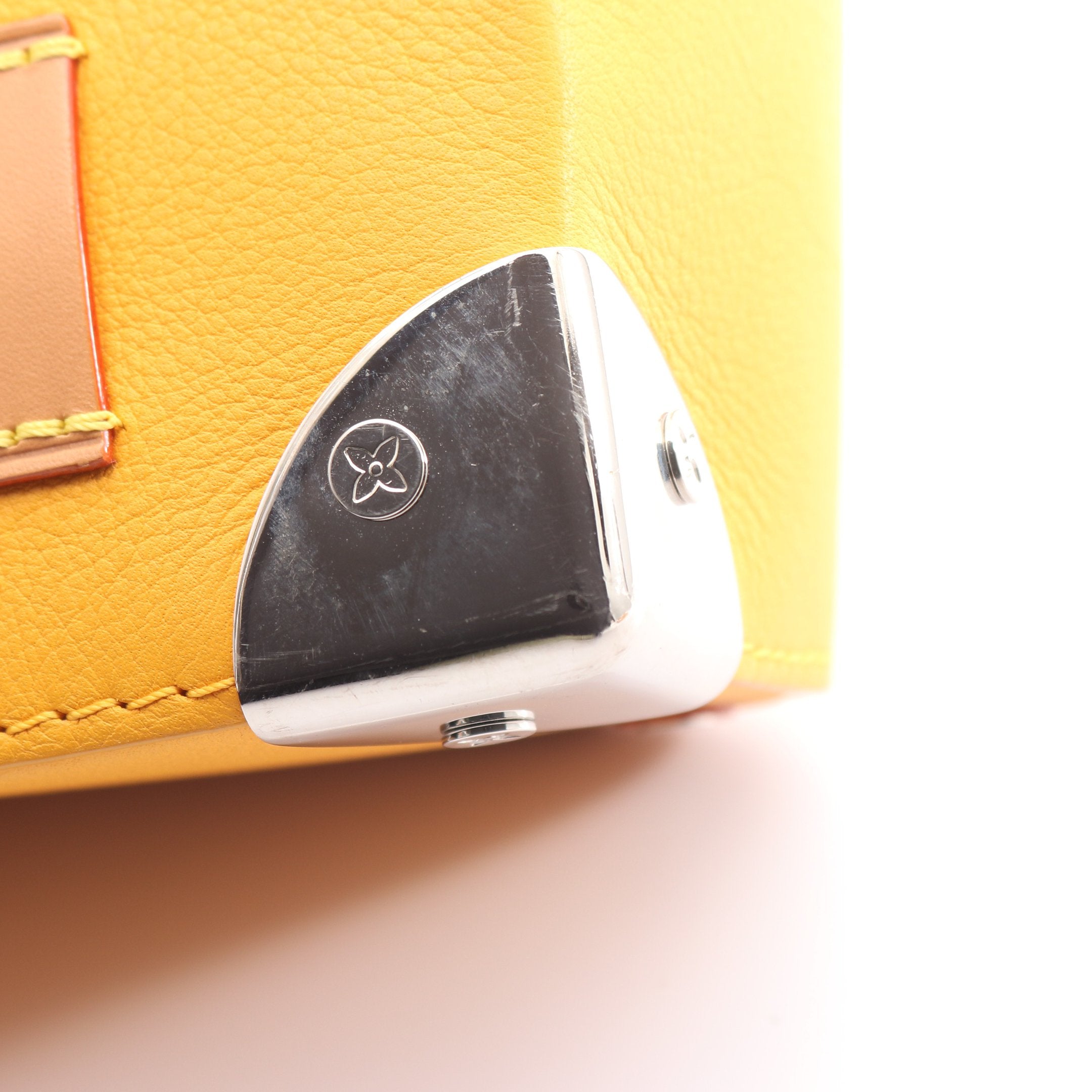 ヴェルティカルボックス トランク サフラン ハンドバッグ レザー