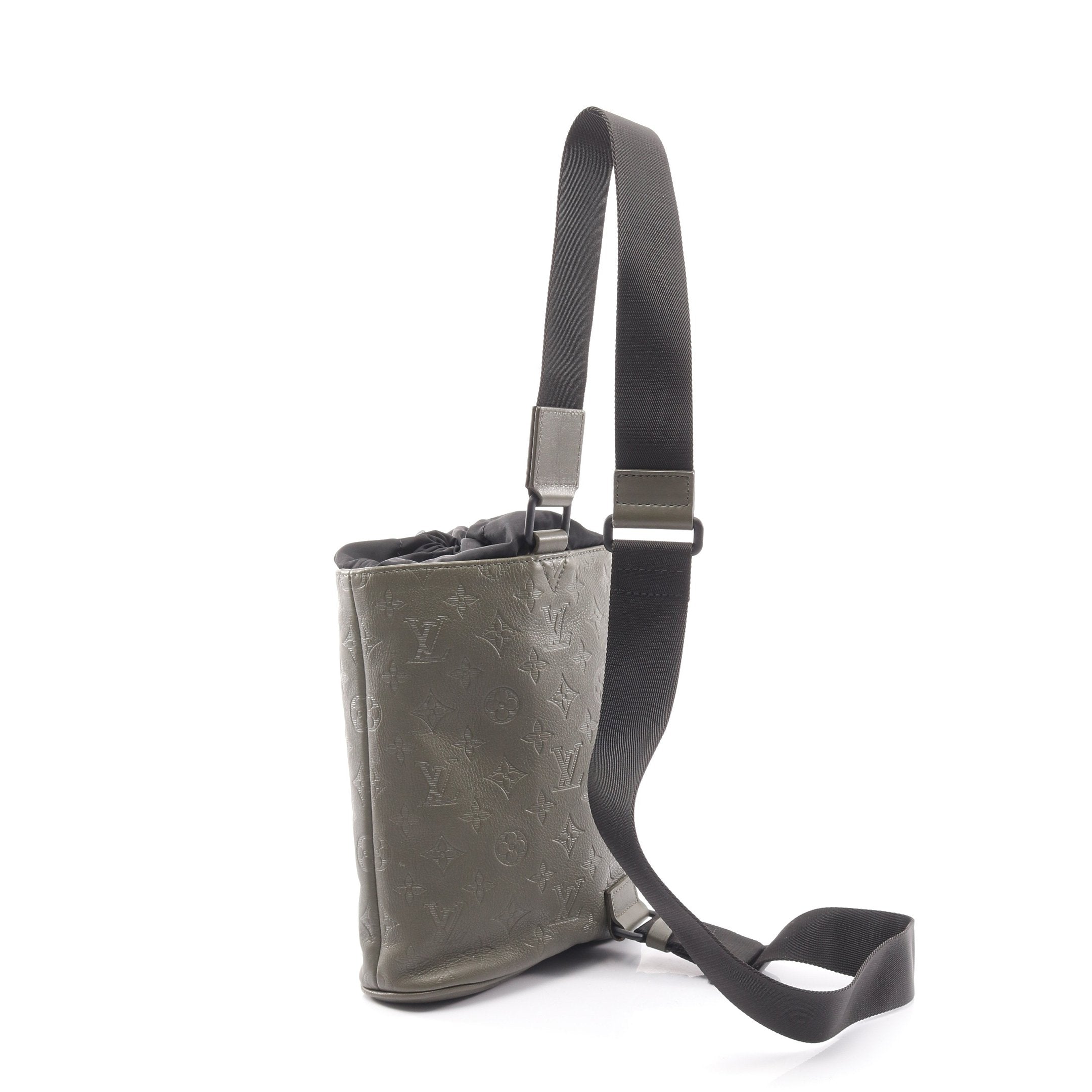 チョークスリングバッグ モノグラムシャドウ ボディバッグ レザー