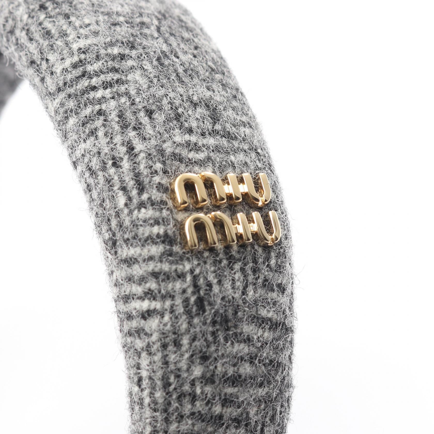 ツイード ロゴ カチューシャ ファブリック グレー ミュウミュウ アクセサリー miu miu