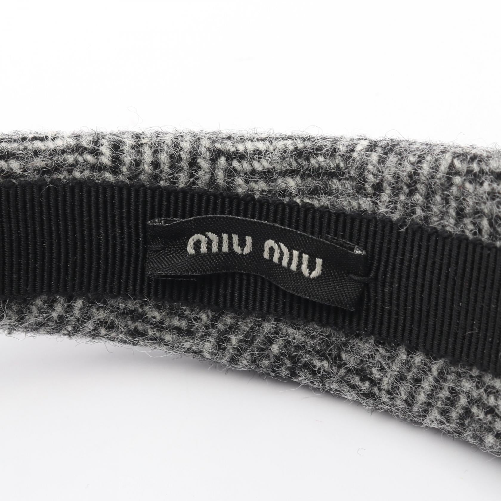 ツイード ロゴ カチューシャ ファブリック グレー ミュウミュウ アクセサリー miu miu