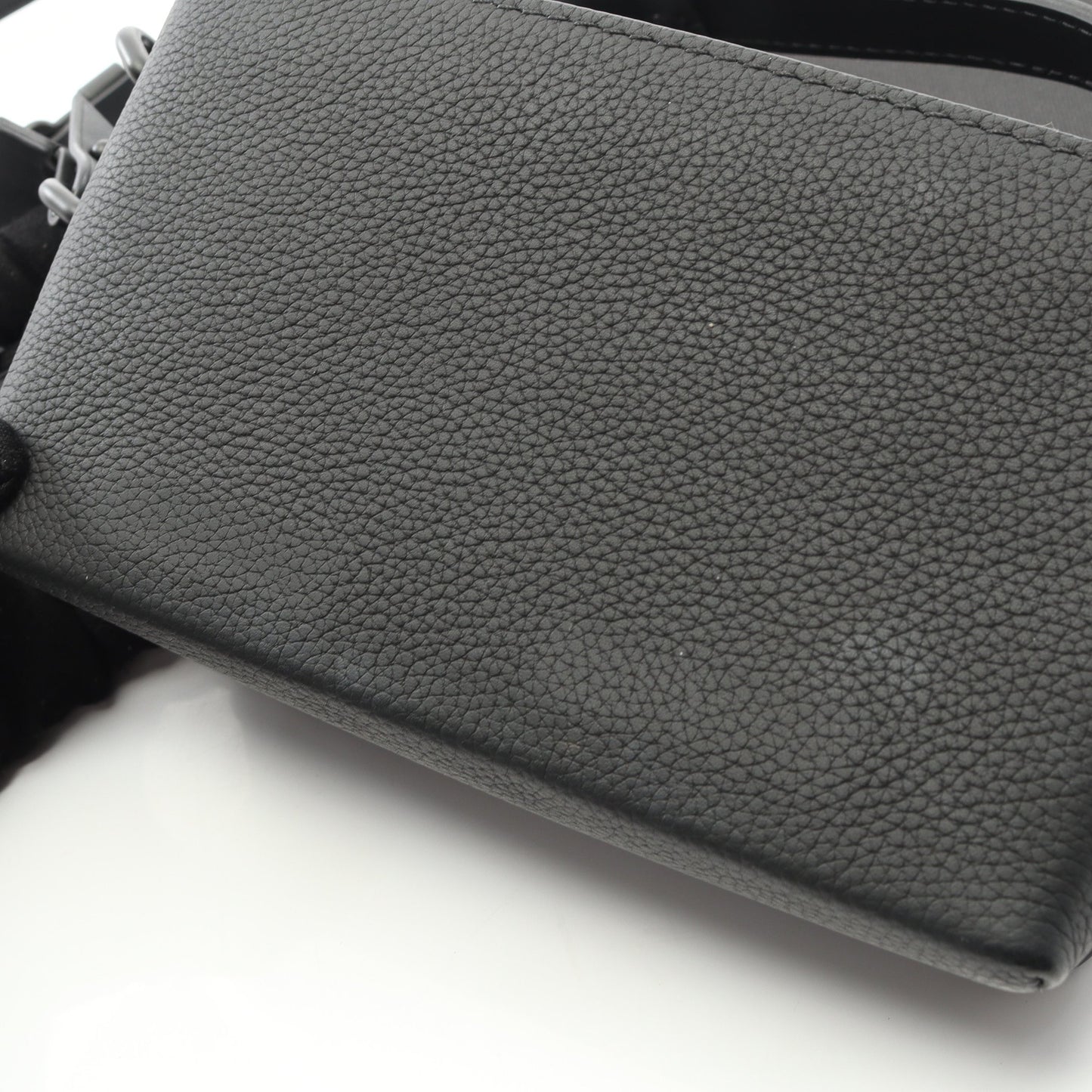 ファストライン ウェアラブル ウォレット LV アエログラム ショルダーバッグ レザー ブラック ルイヴィトン バッグ LOUIS VUITTON