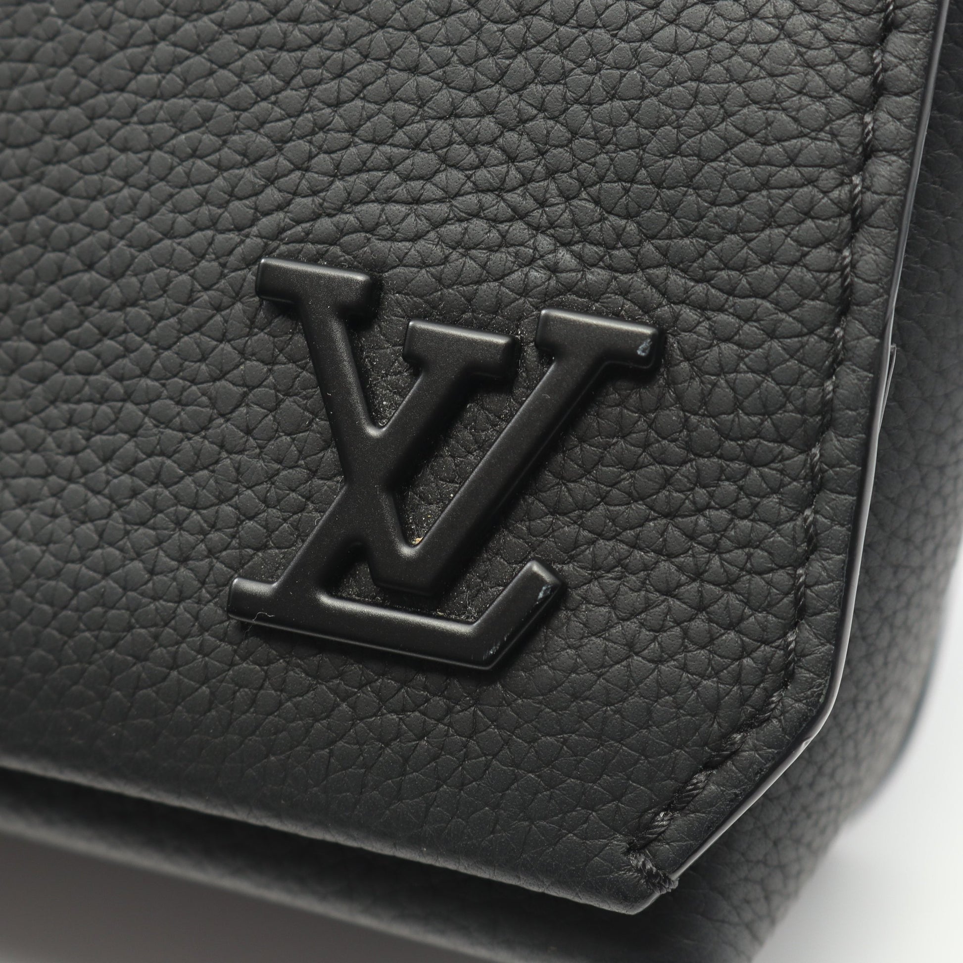 ファストライン ウェアラブル ウォレット LV アエログラム ショルダーバッグ レザー ブラック ルイヴィトン バッグ LOUIS VUITTON