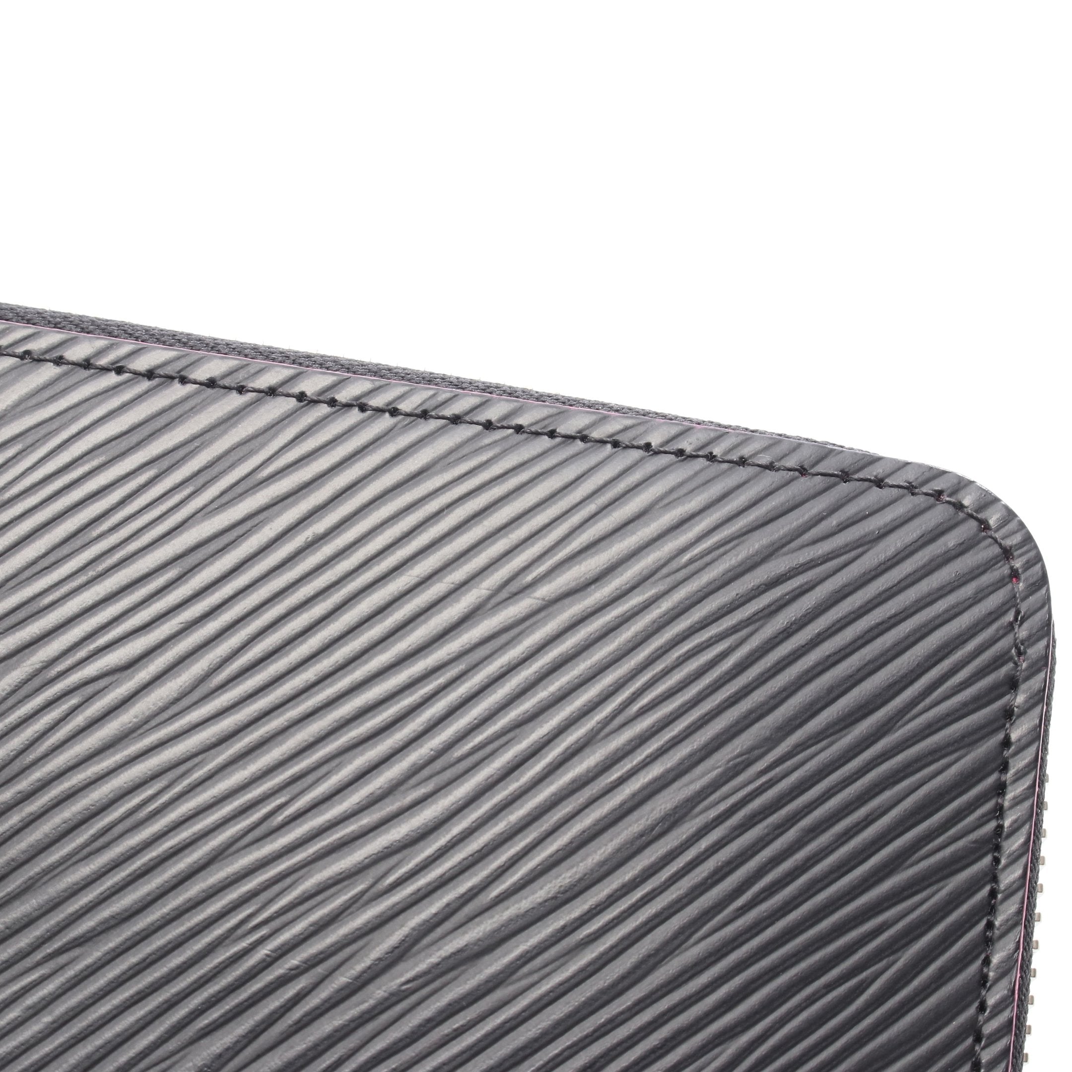 ジッピーウォレット エピ ノワール ホットピンク ラウンドファスナー長