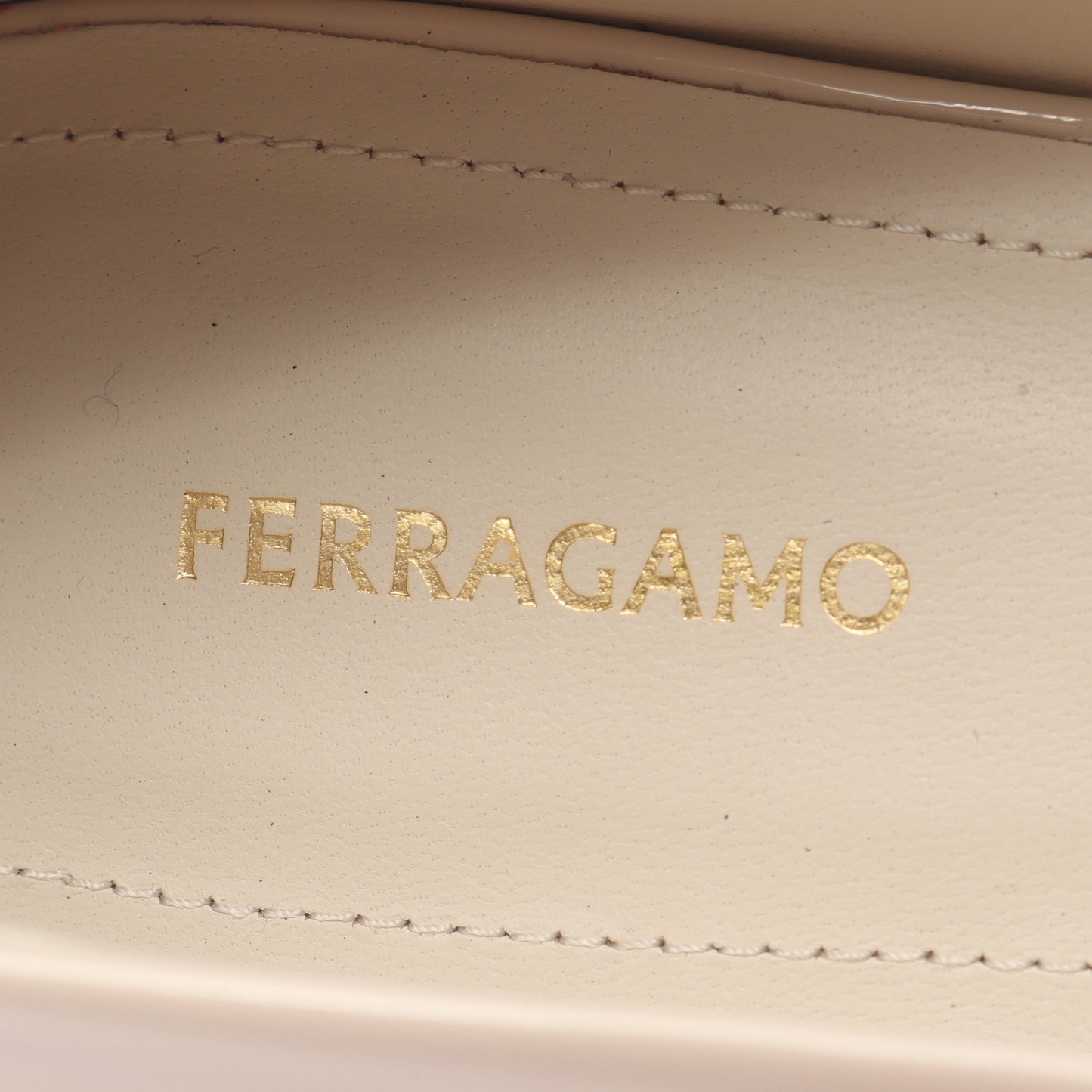 ANNIE パンプス エナメルレザー アイボリー サルヴァトーレフェラガモ シューズ Salvatore Ferragamo
