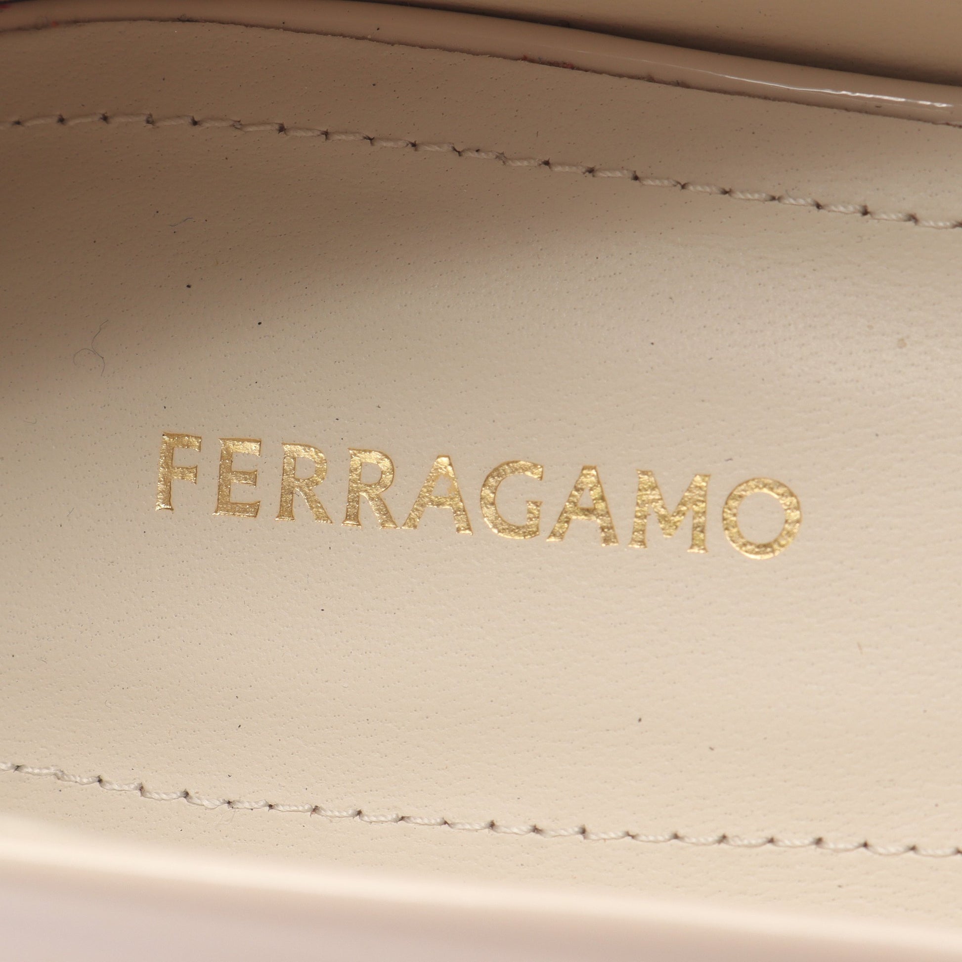 ANNIE パンプス エナメルレザー アイボリー サルヴァトーレフェラガモ シューズ Salvatore Ferragamo
