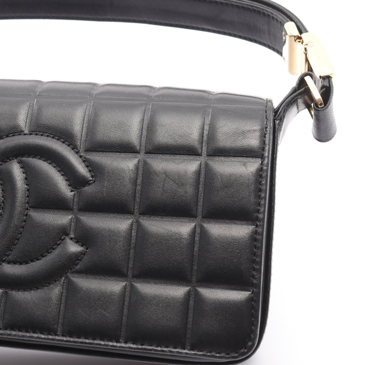 チョコバー ショルダーバッグ ラムスキン ブラック ゴールド金具 シャネル バッグ CHANEL