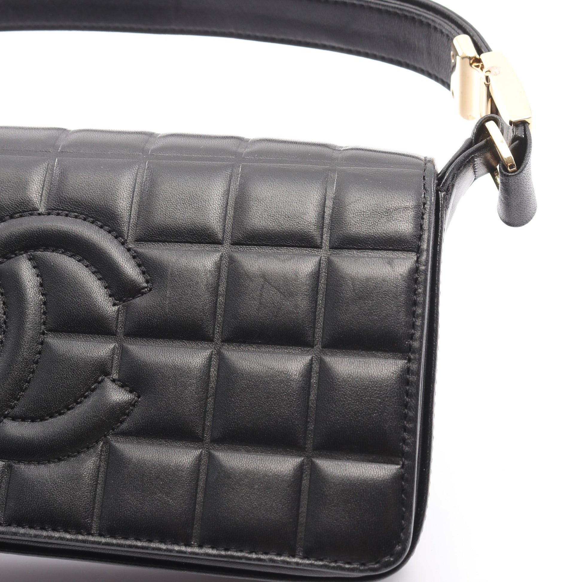 チョコバー ショルダーバッグ ラムスキン ブラック ゴールド金具 シャネル バッグ CHANEL
