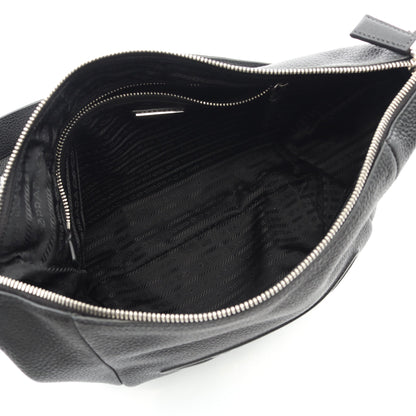 トライアングルロゴ ショルダーバッグ レザー ブラック プラダ