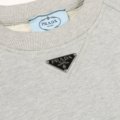 スウェットシャツ クルーネック 長袖 コットン グレー 三角プレート プラダ トップス PRADA