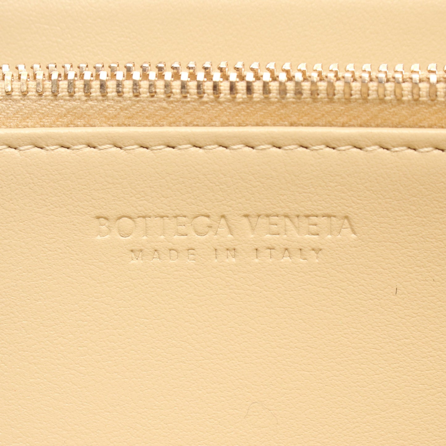 イントレチャート ラウンドファスナー長財布 レザー ベージュ ボッテガヴェネタ 財布・小物 BOTTEGA VENETA