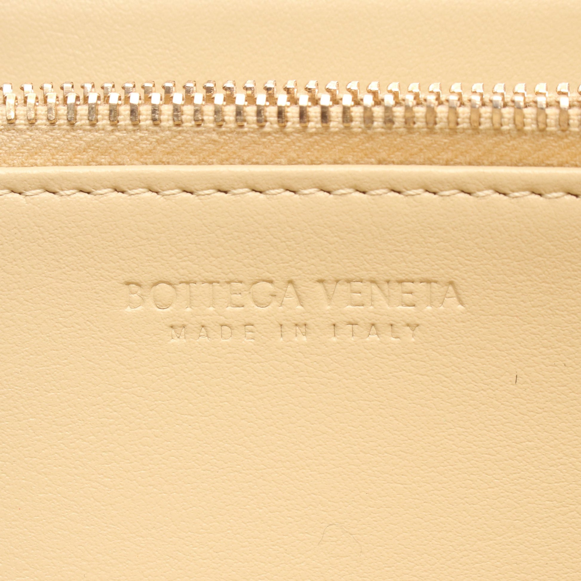 イントレチャート ラウンドファスナー長財布 レザー ベージュ ボッテガヴェネタ 財布・小物 BOTTEGA VENETA