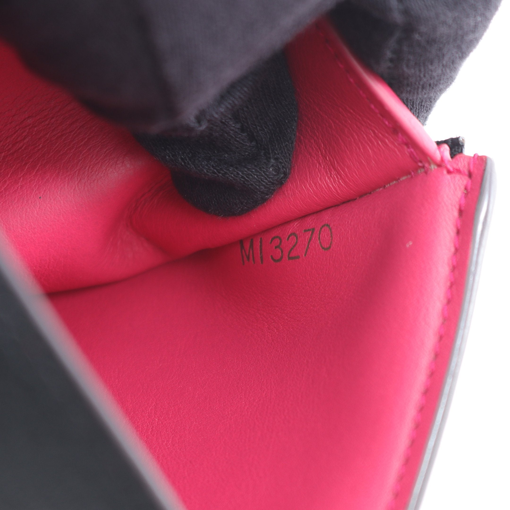 ポルトフォイユ カプシーヌ コンパクト ノワール ホットピンク 三